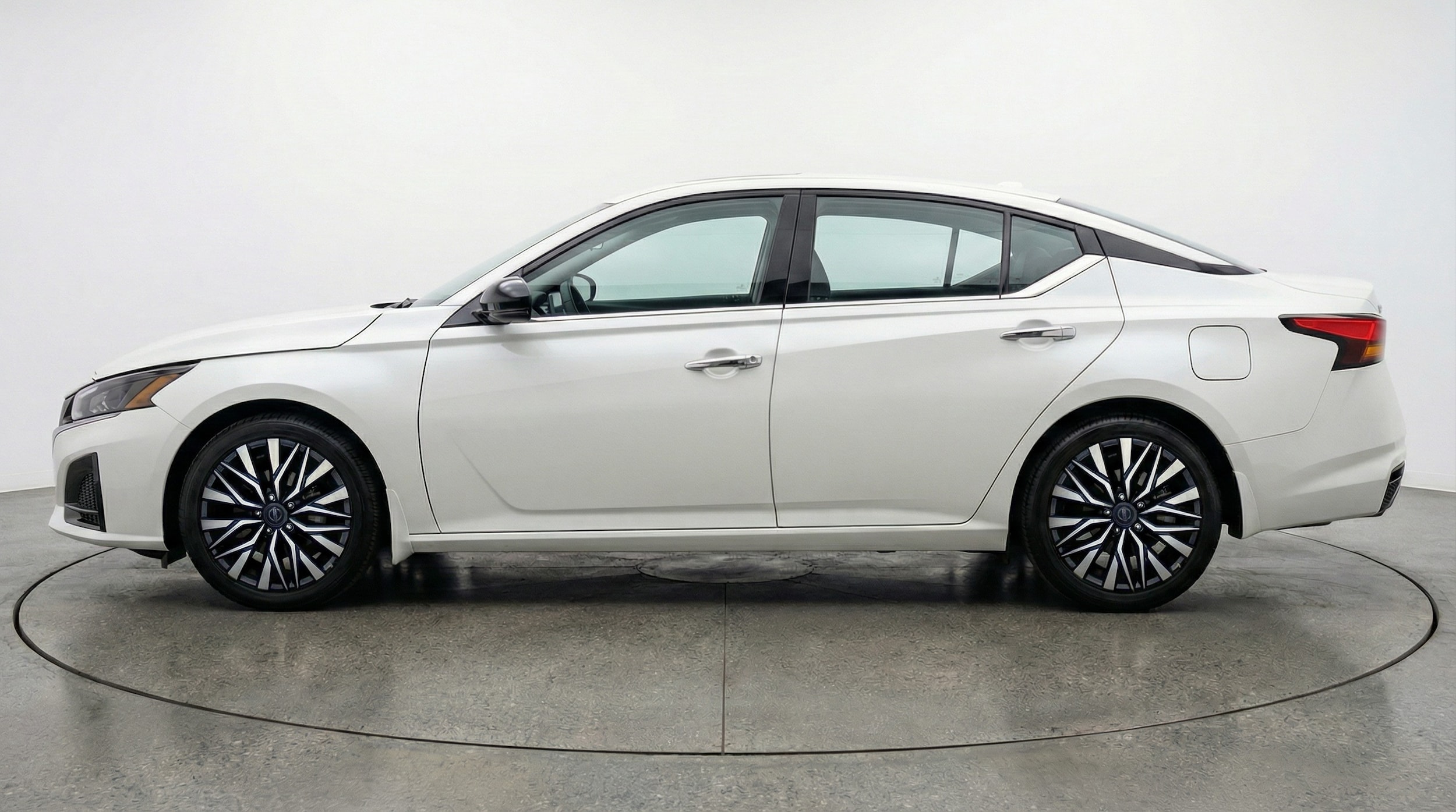 Thumbnail: 2025 Nissan Altima - 4