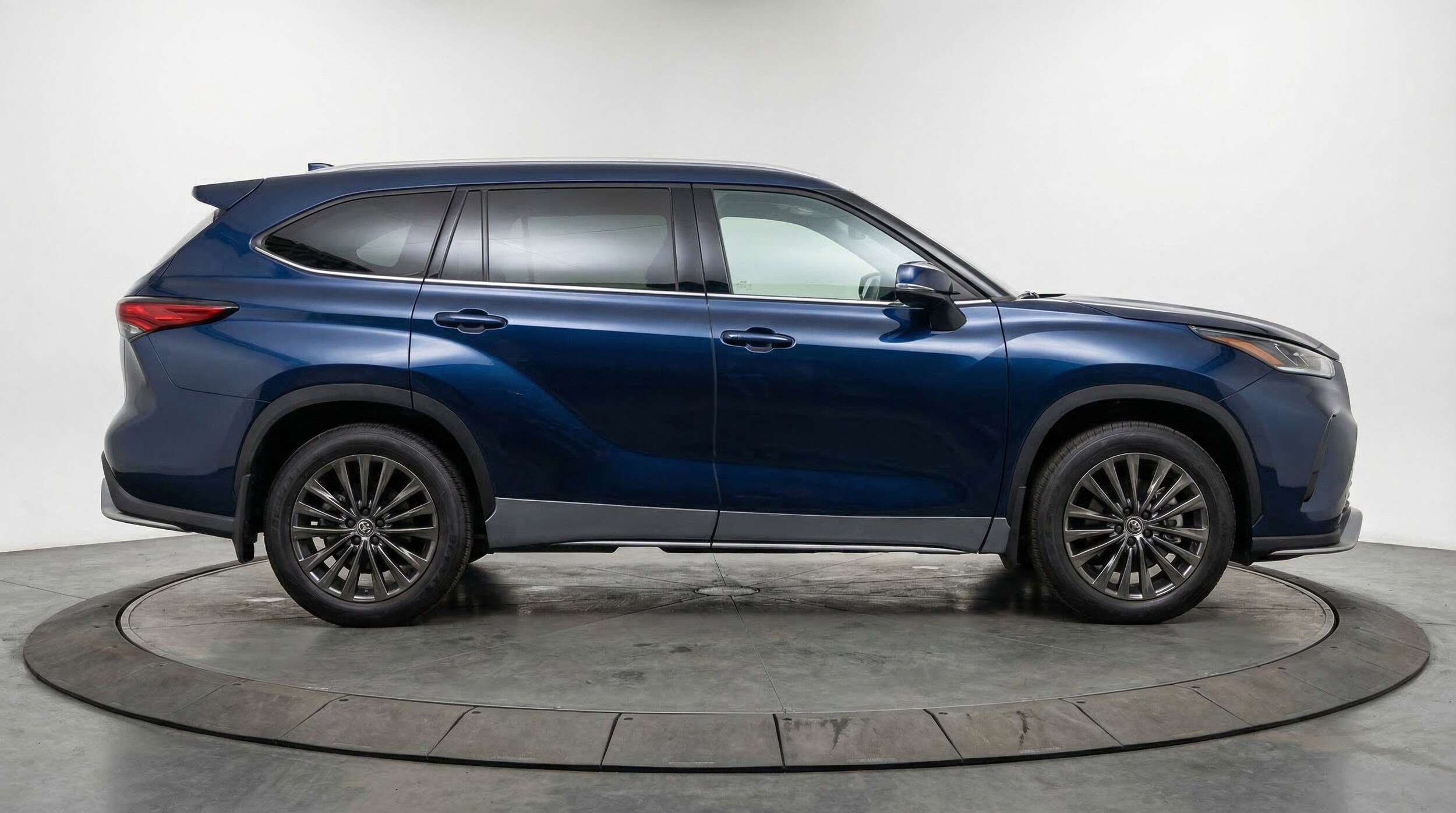 Thumbnail: 2025 Toyota Highlander - 11