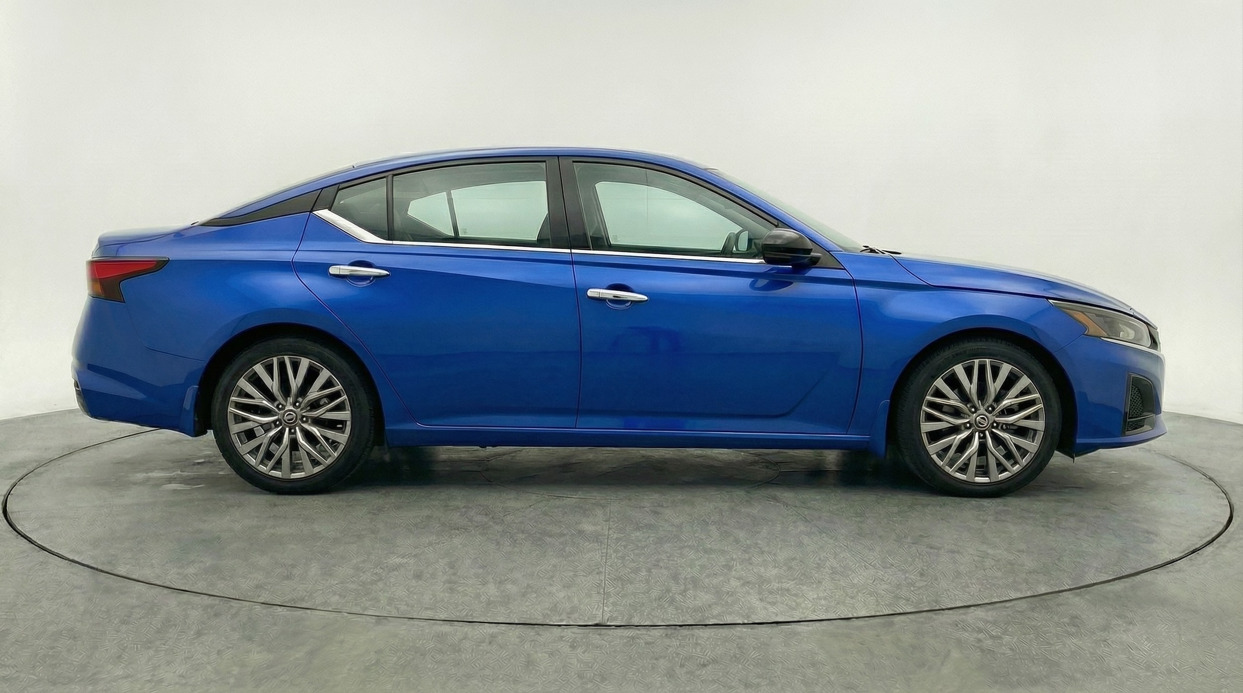 Thumbnail: 2025 Nissan Altima - 8