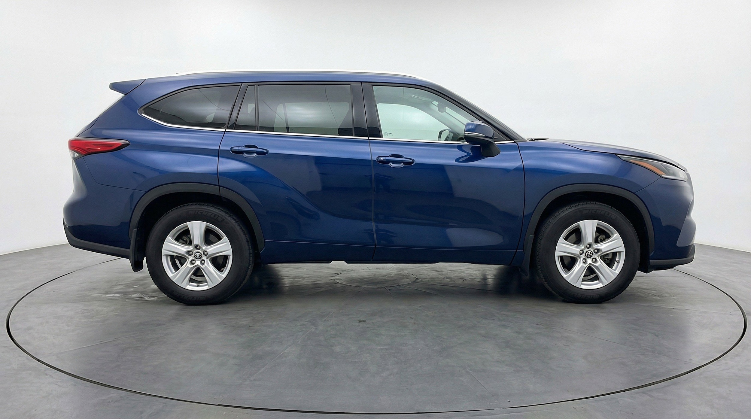 Thumbnail: 2025 Toyota Highlander - 11