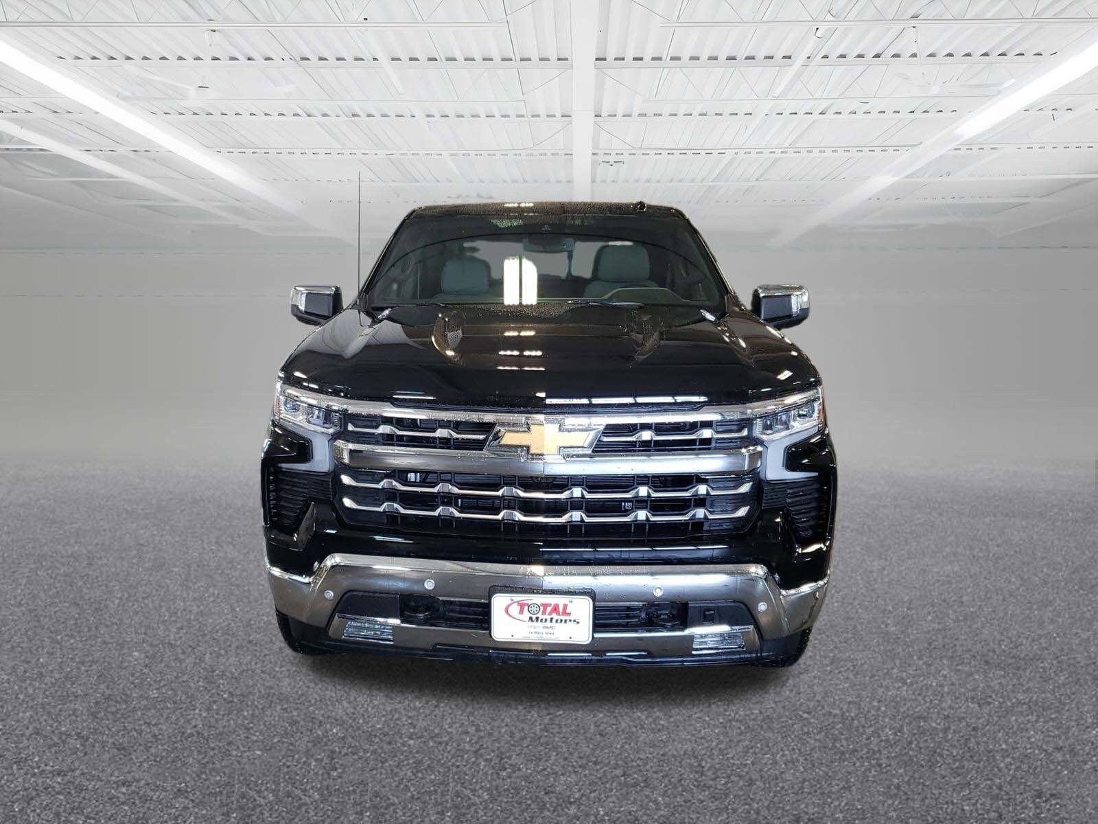 2025 Chevrolet Silverado 1500 LTZ photo 3