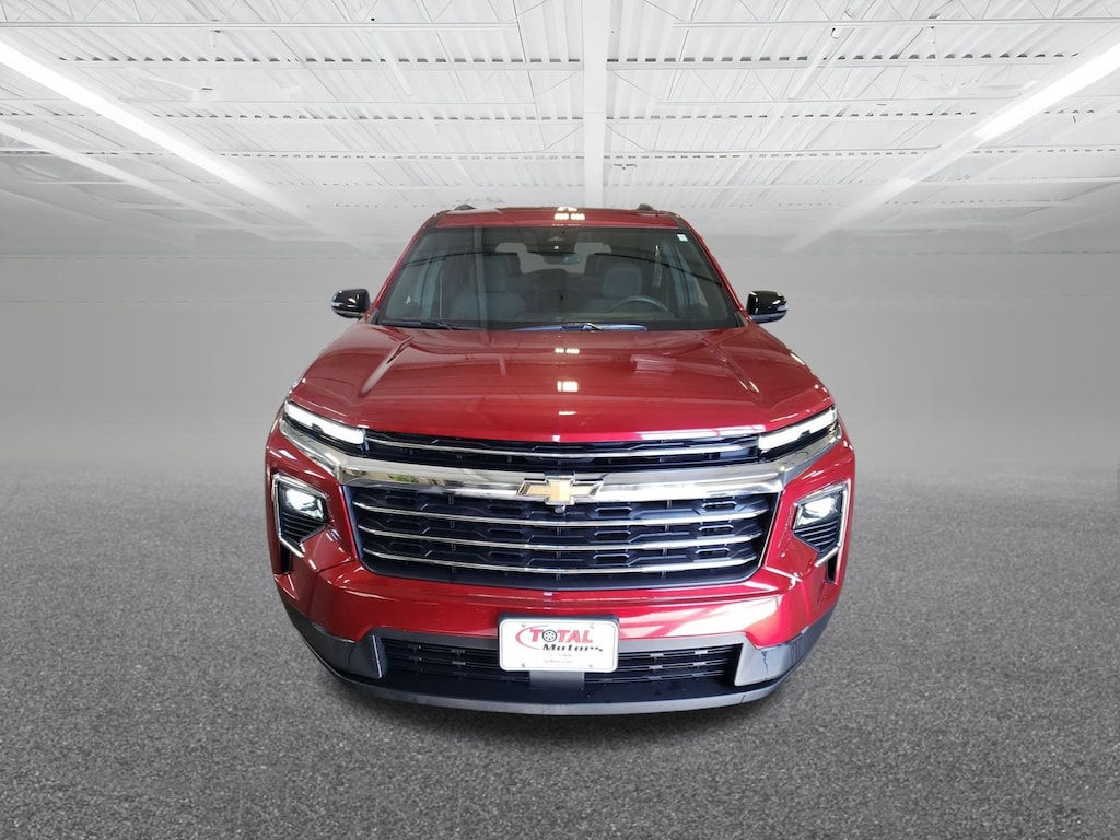 Used 2025 Chevrolet Traverse LT SUV