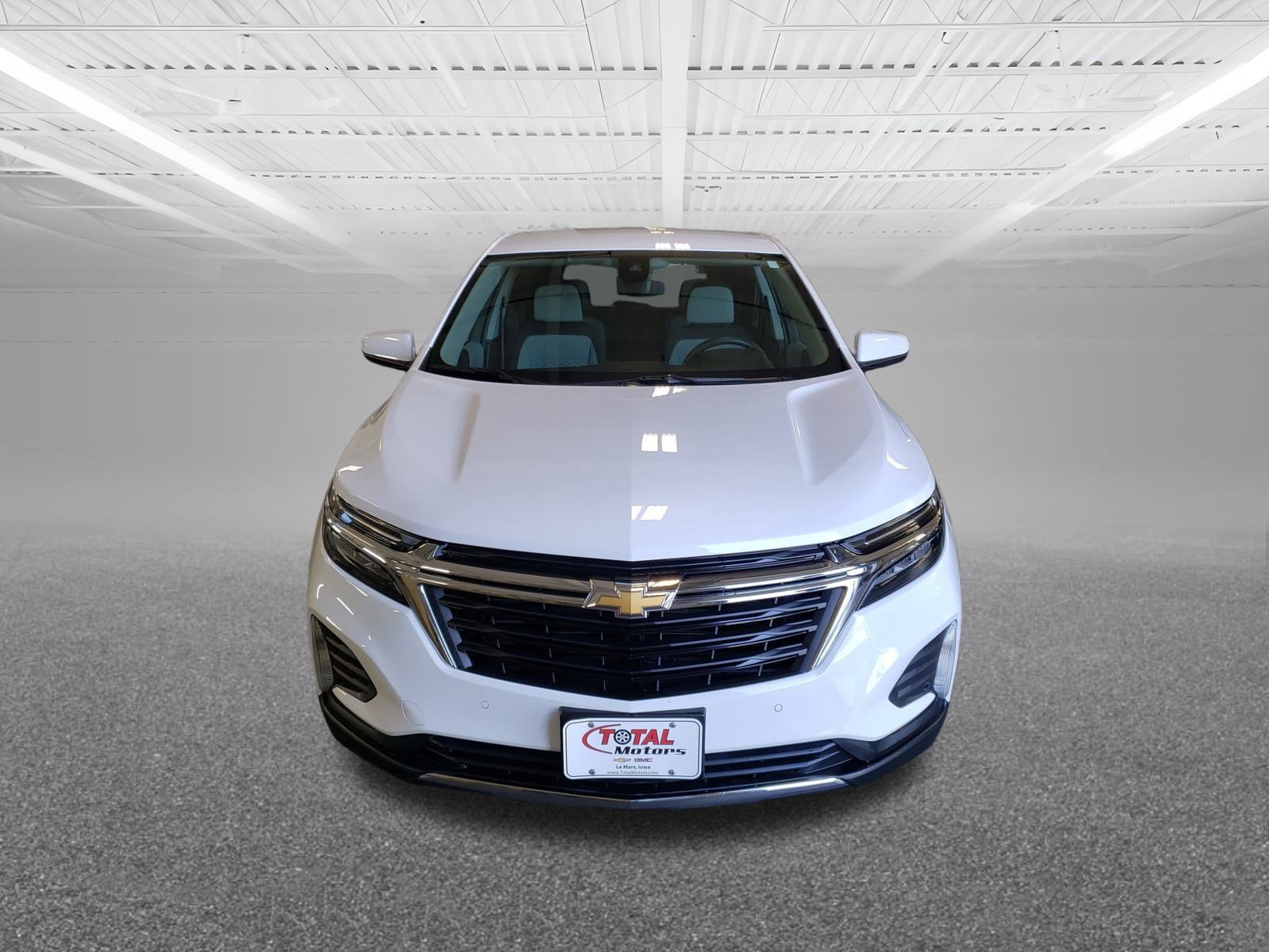 2024 Chevrolet Equinox LT photo 2