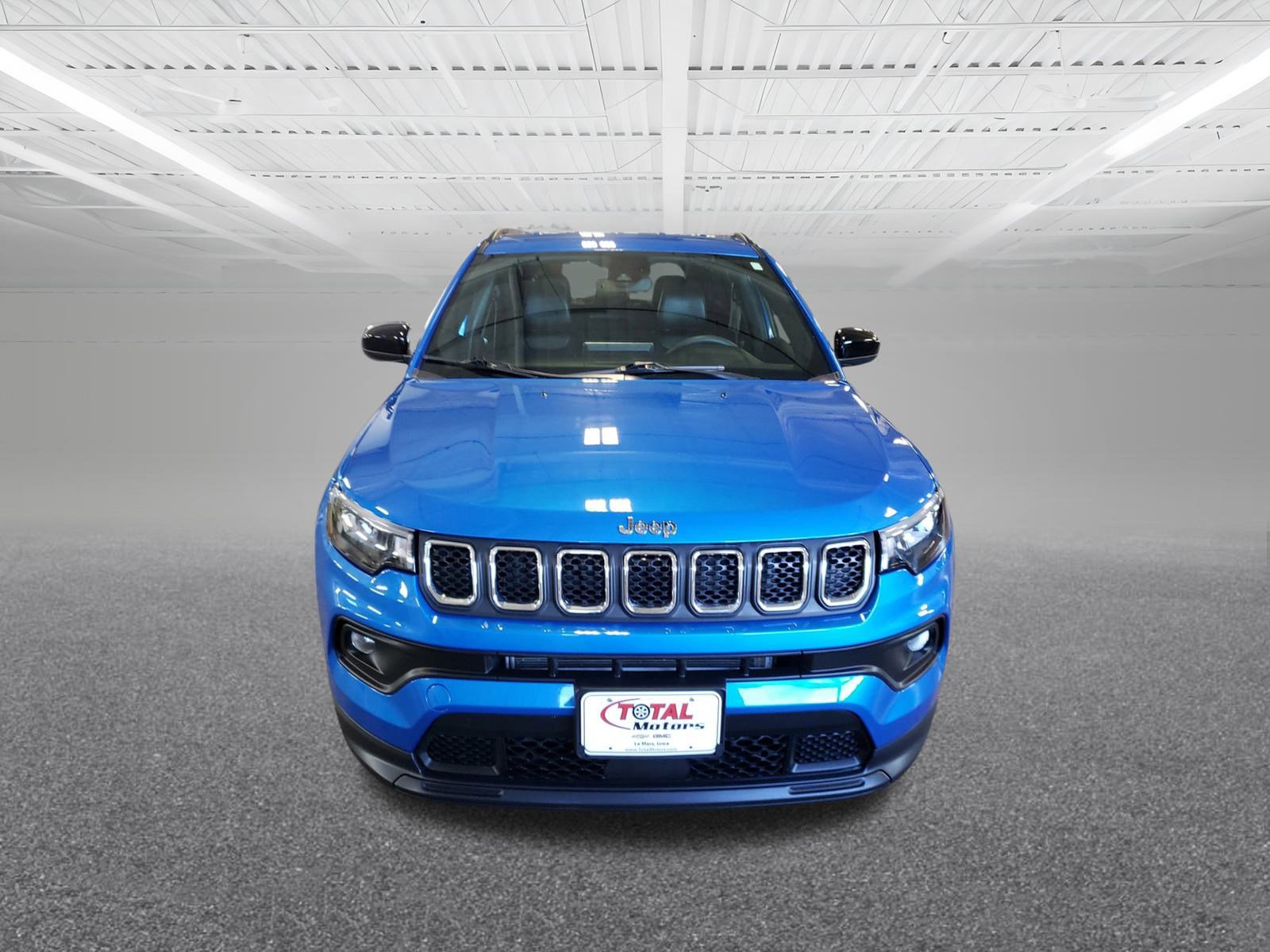 2024 Jeep Compass Latitude photo 2