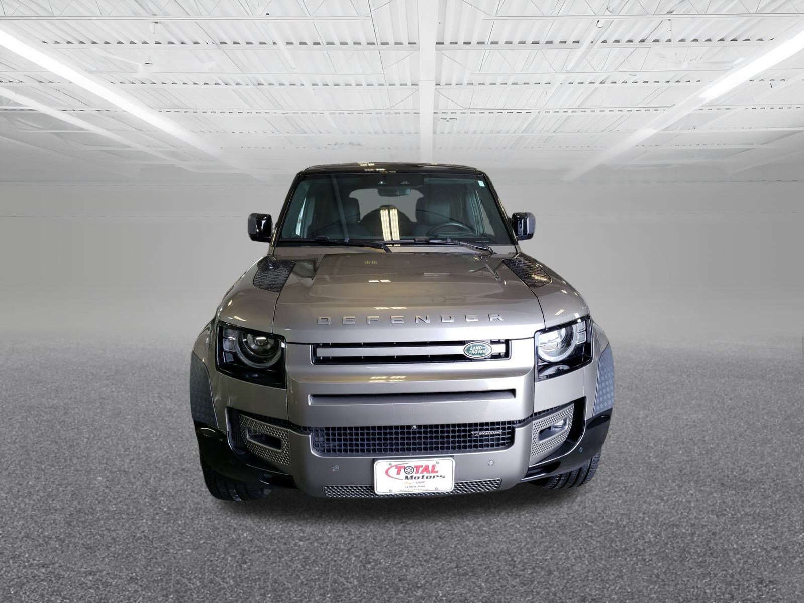 2022 Land Rover Defender X-Dynamic HSE photo 3