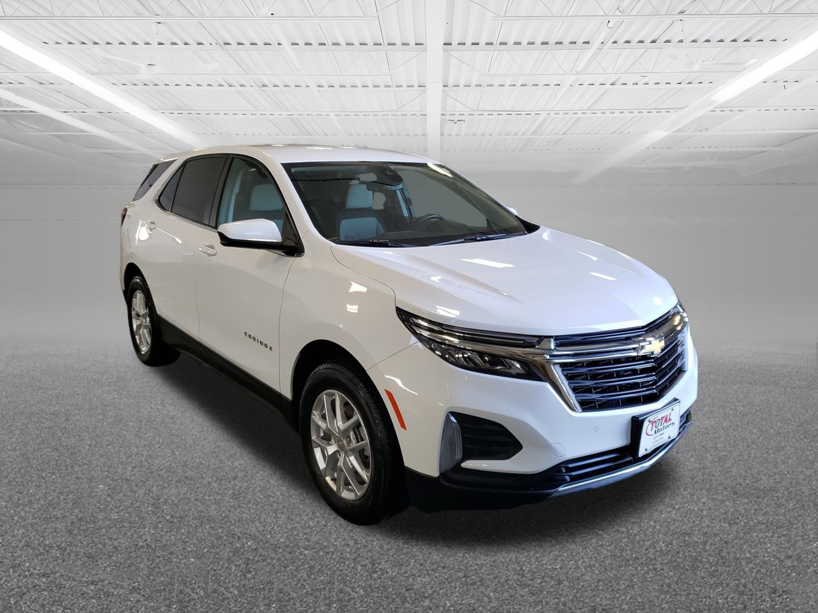 2024 Chevrolet Equinox LT photo 3