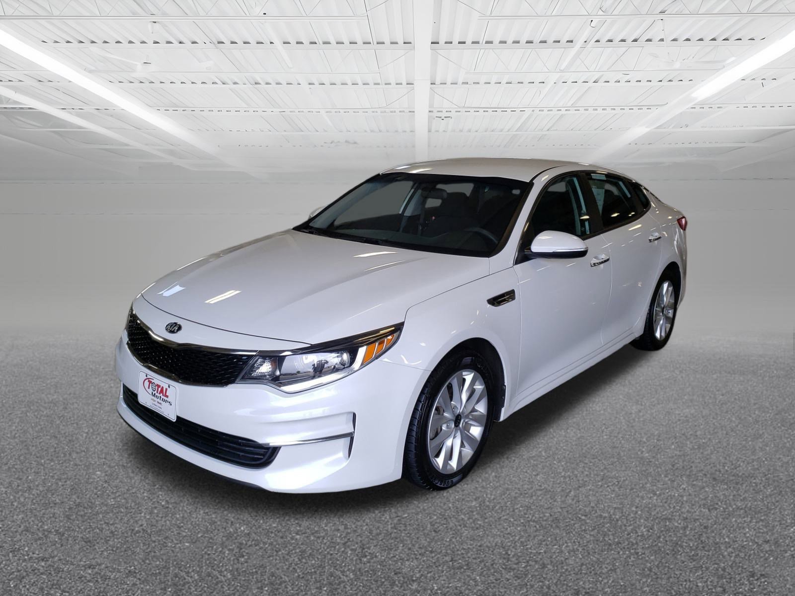 2018 Kia Optima LX photo 2