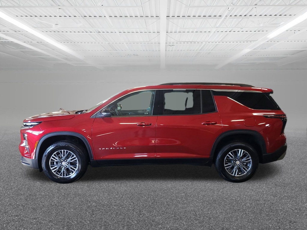 Used 2025 Chevrolet Traverse LT SUV