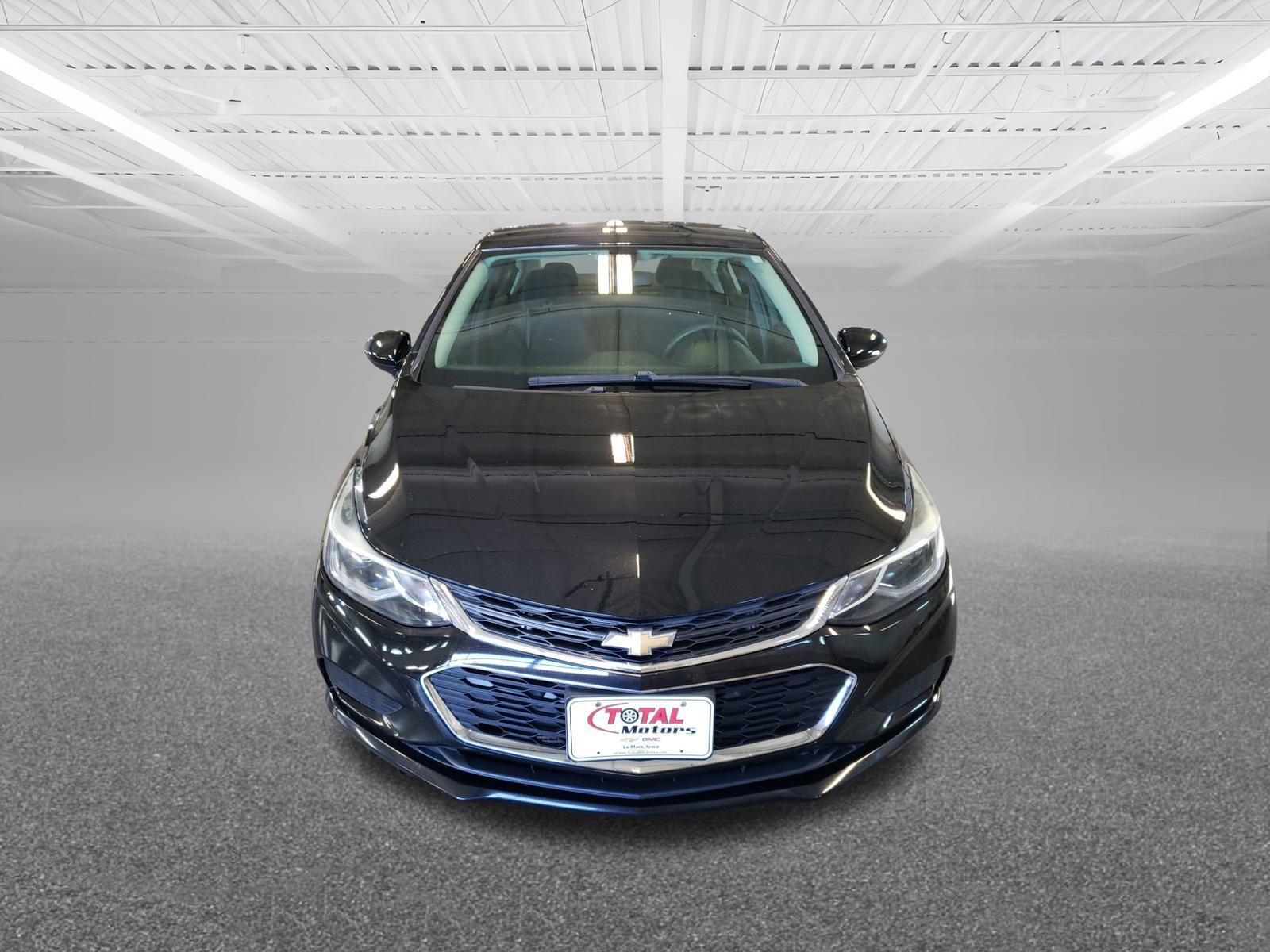 2017 Chevrolet Cruze LT photo 3