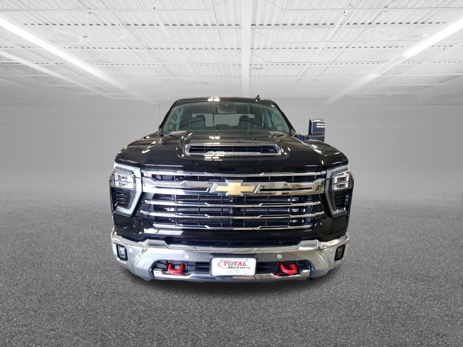 2024 Chevrolet Silverado 3500HD LTZ photo 3