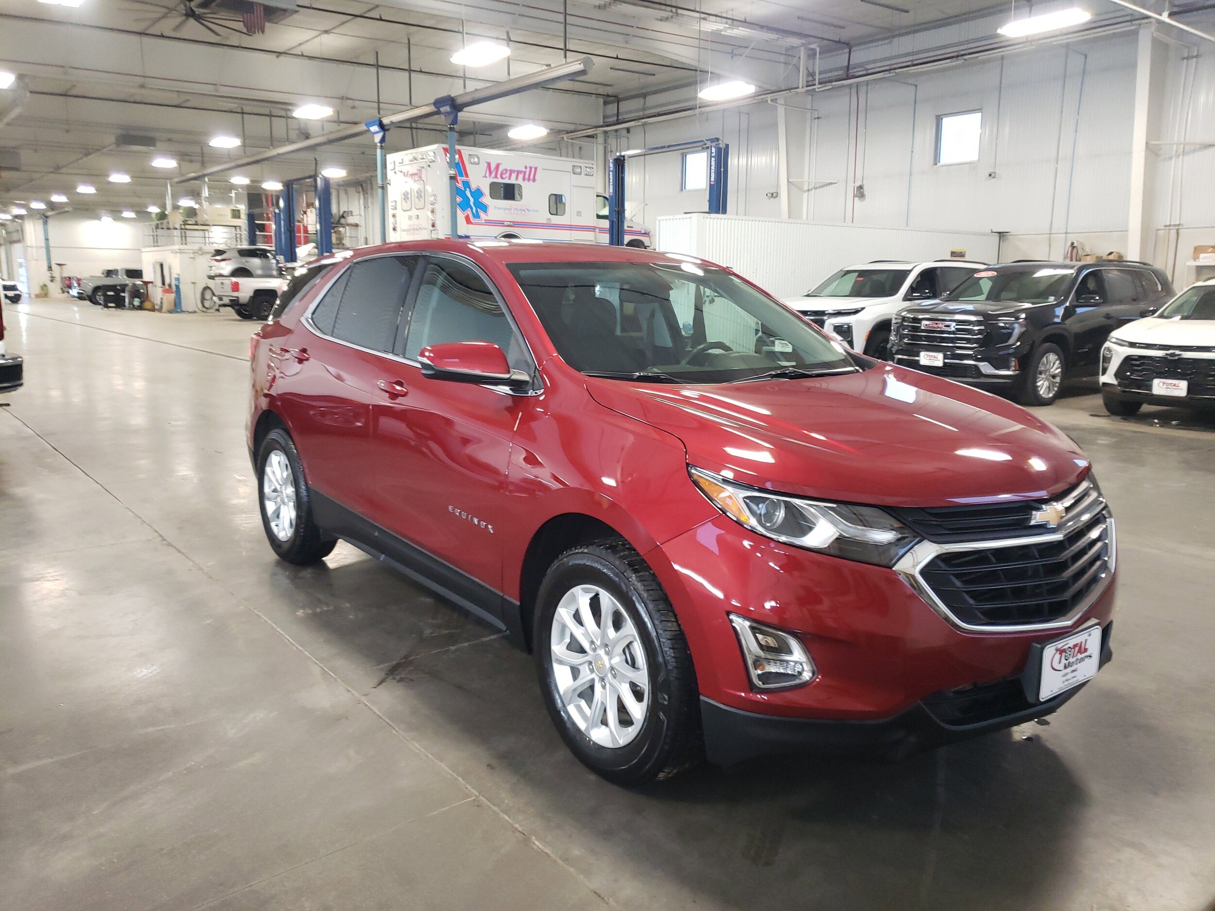 2018 Chevrolet Equinox LT photo 2