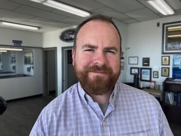 Staff member Howie from ID_77384906f299