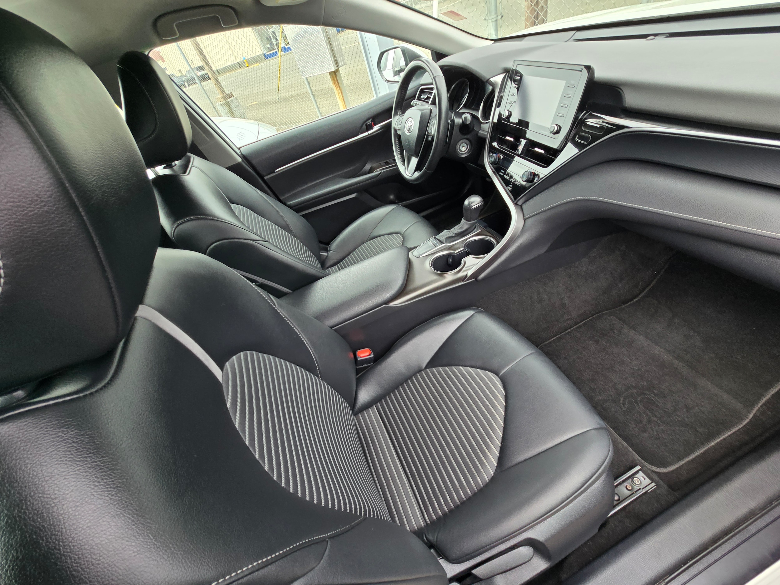 2023 Toyota Camry SE - Photo 11