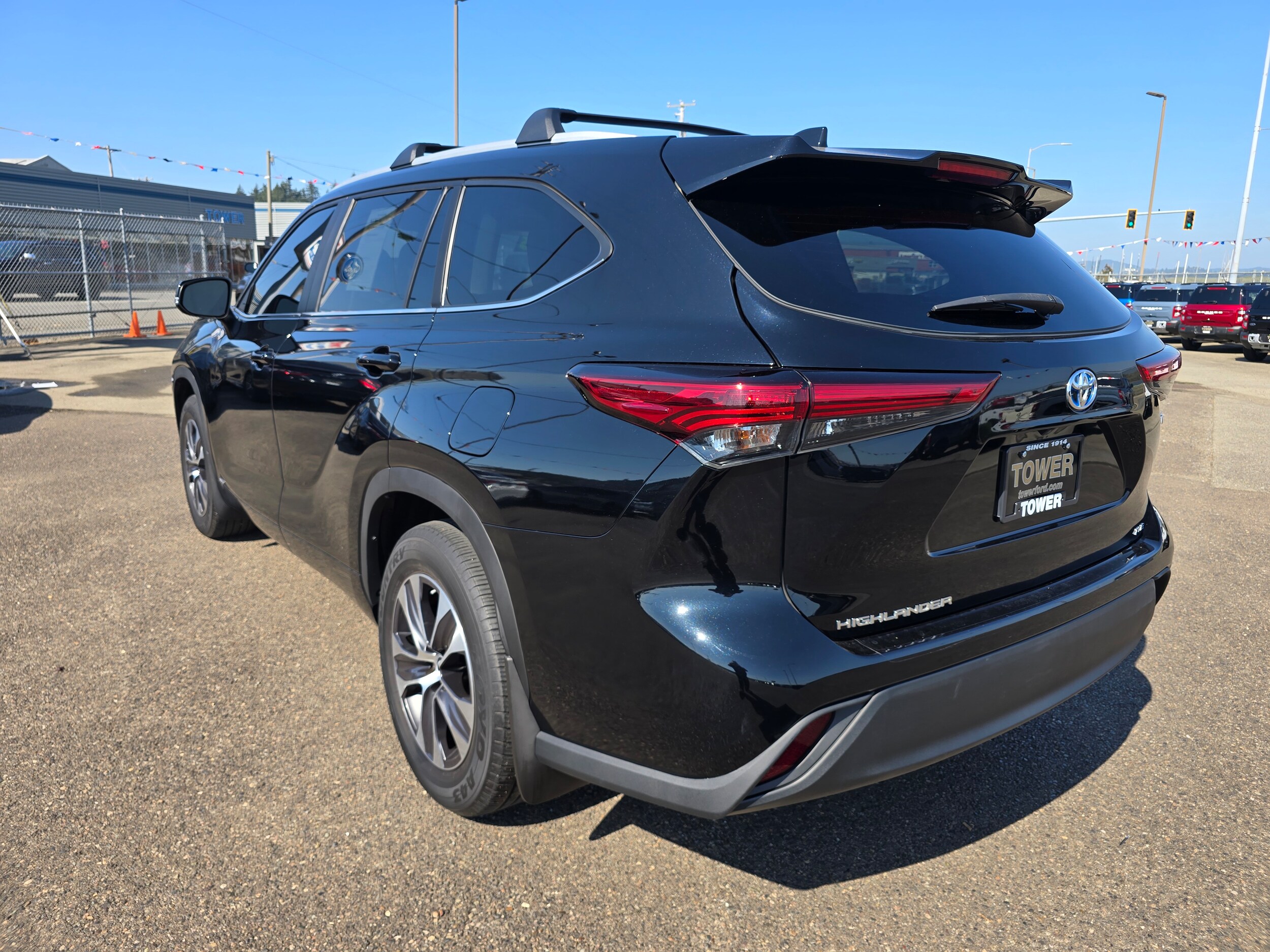 2023 Toyota Highlander Limited Platinum XLE XSE photo 2