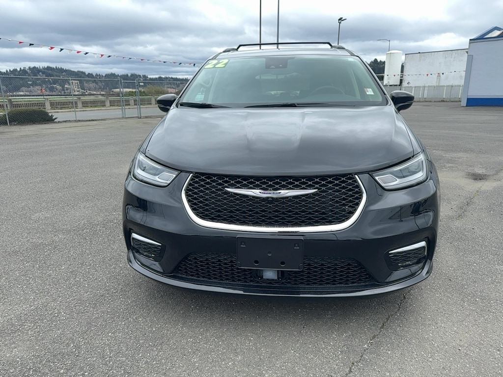 Used 2022 Chrysler Pacifica Tourin VAN PASSENGE
