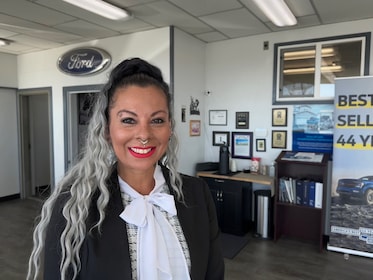 Staff member Dena Richardson from ID_77384906f299