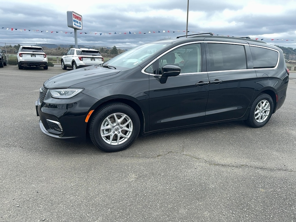 Used 2022 Chrysler Pacifica Tourin VAN PASSENGE