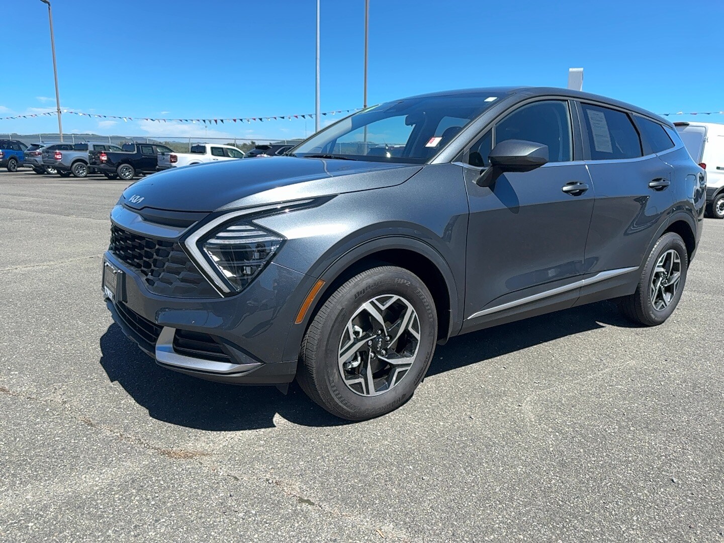 2024 Kia Sportage LX photo 2