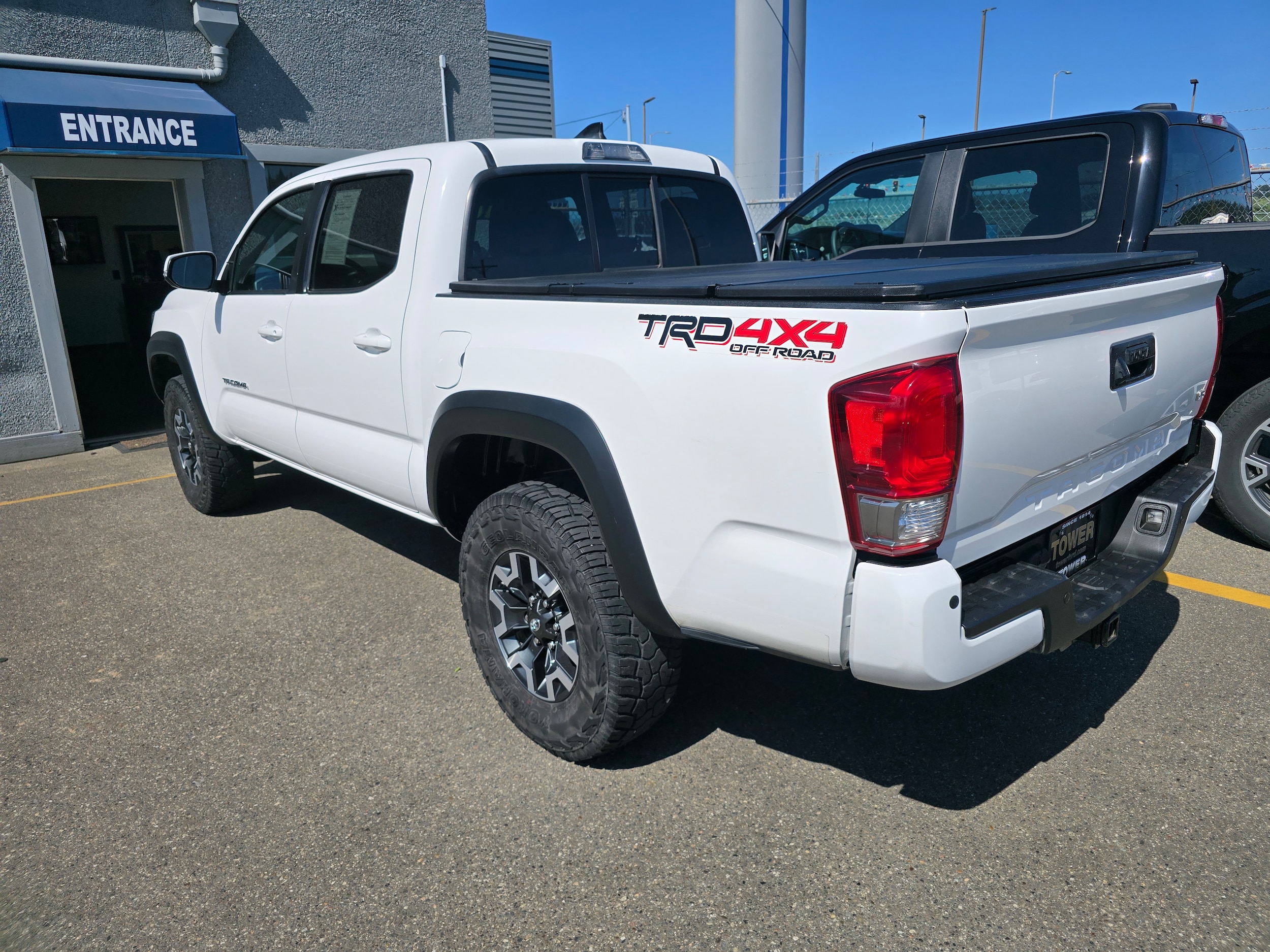 Used 2016 Toyota Tacoma SR5 with VIN 3TMCZ5AN1GM015317 for sale in Coos Bay, OR