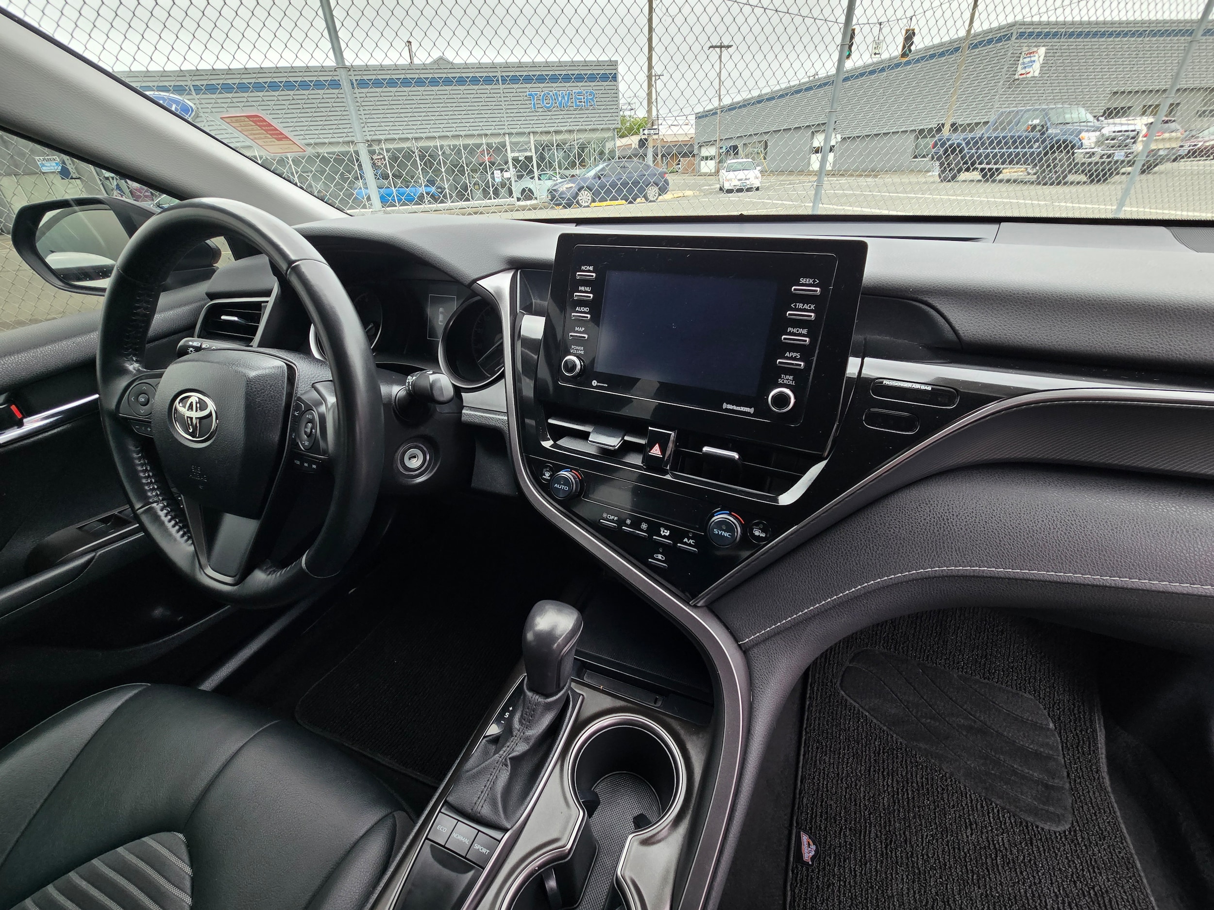 2023 Toyota Camry SE - Photo 10