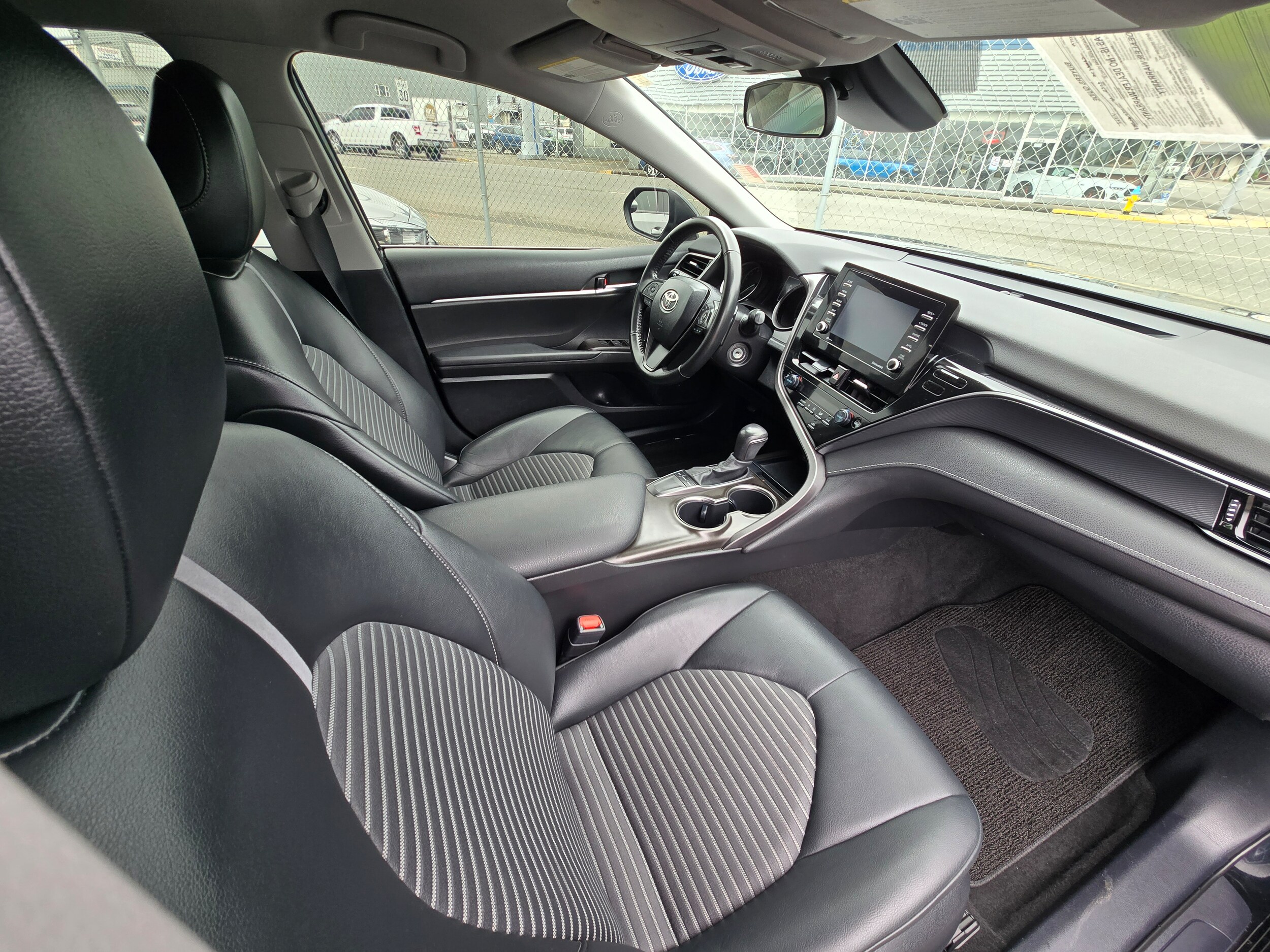 2023 Toyota Camry SE - Photo 9