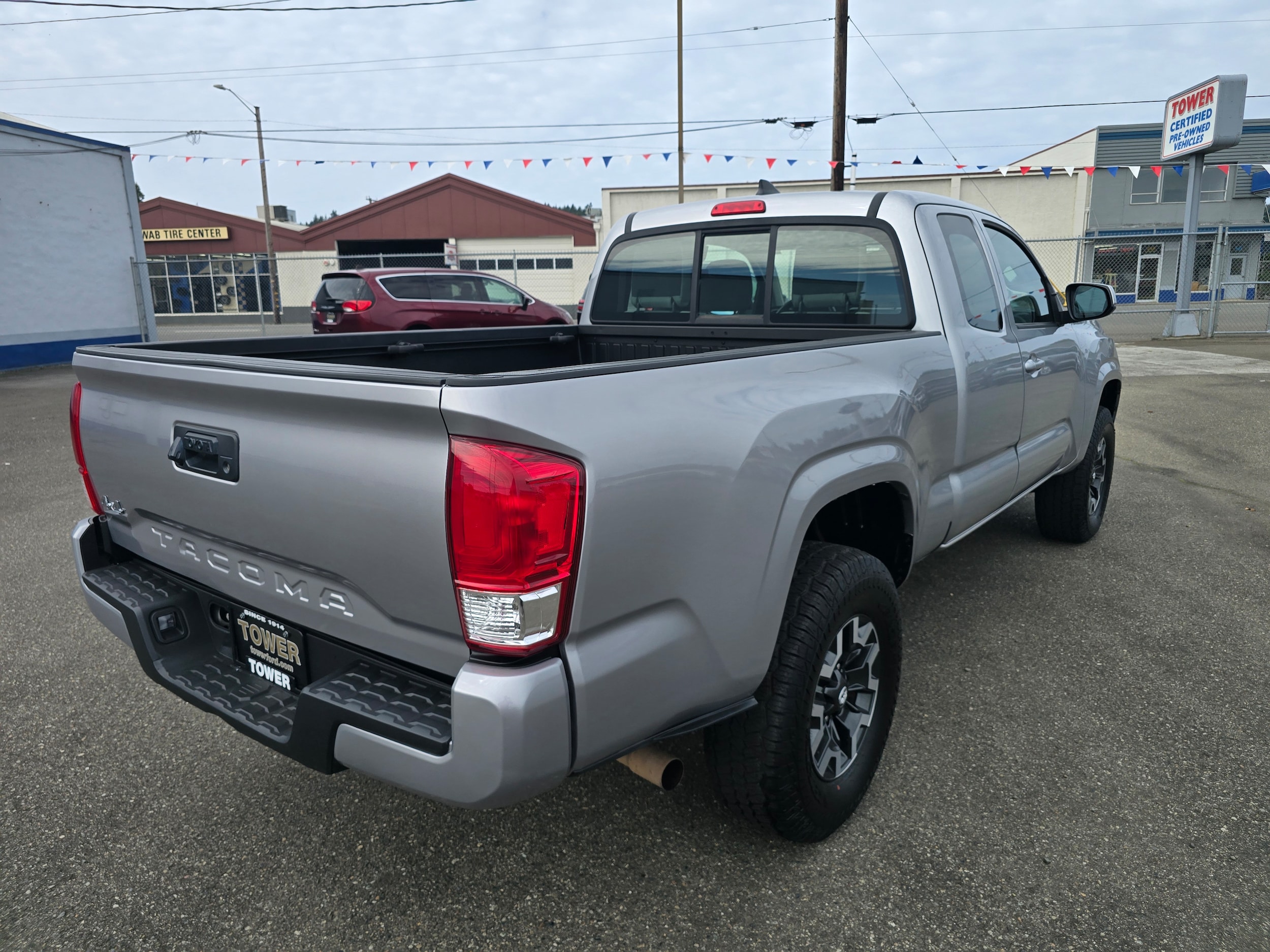 Used 2017 Toyota Tacoma SR with VIN 5TFSX5EN3HX055423 for sale in Coos Bay, OR