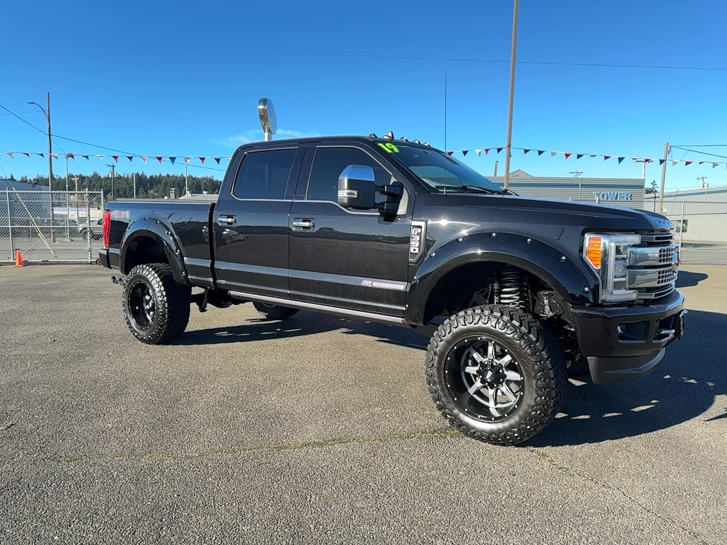 2019 Ford F-350 Super Duty Platinum's photo