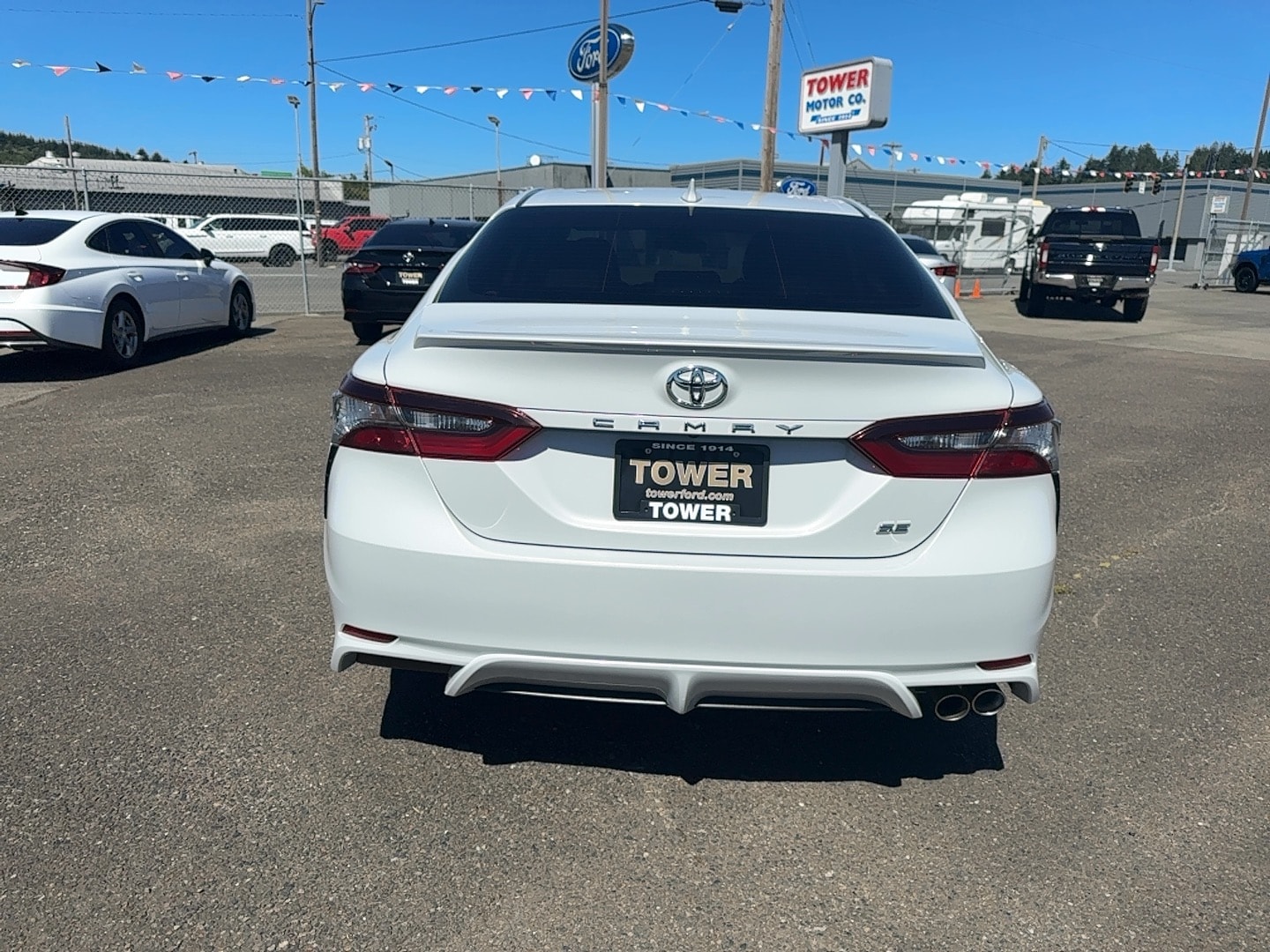 2023 Toyota Camry SE - Photo 6