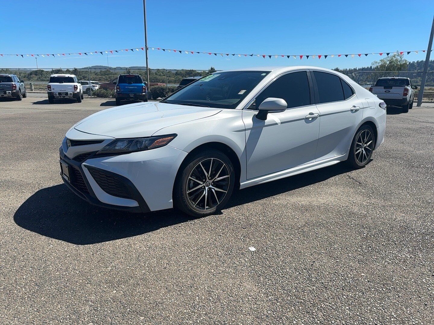 2023 Toyota Camry SE photo 2