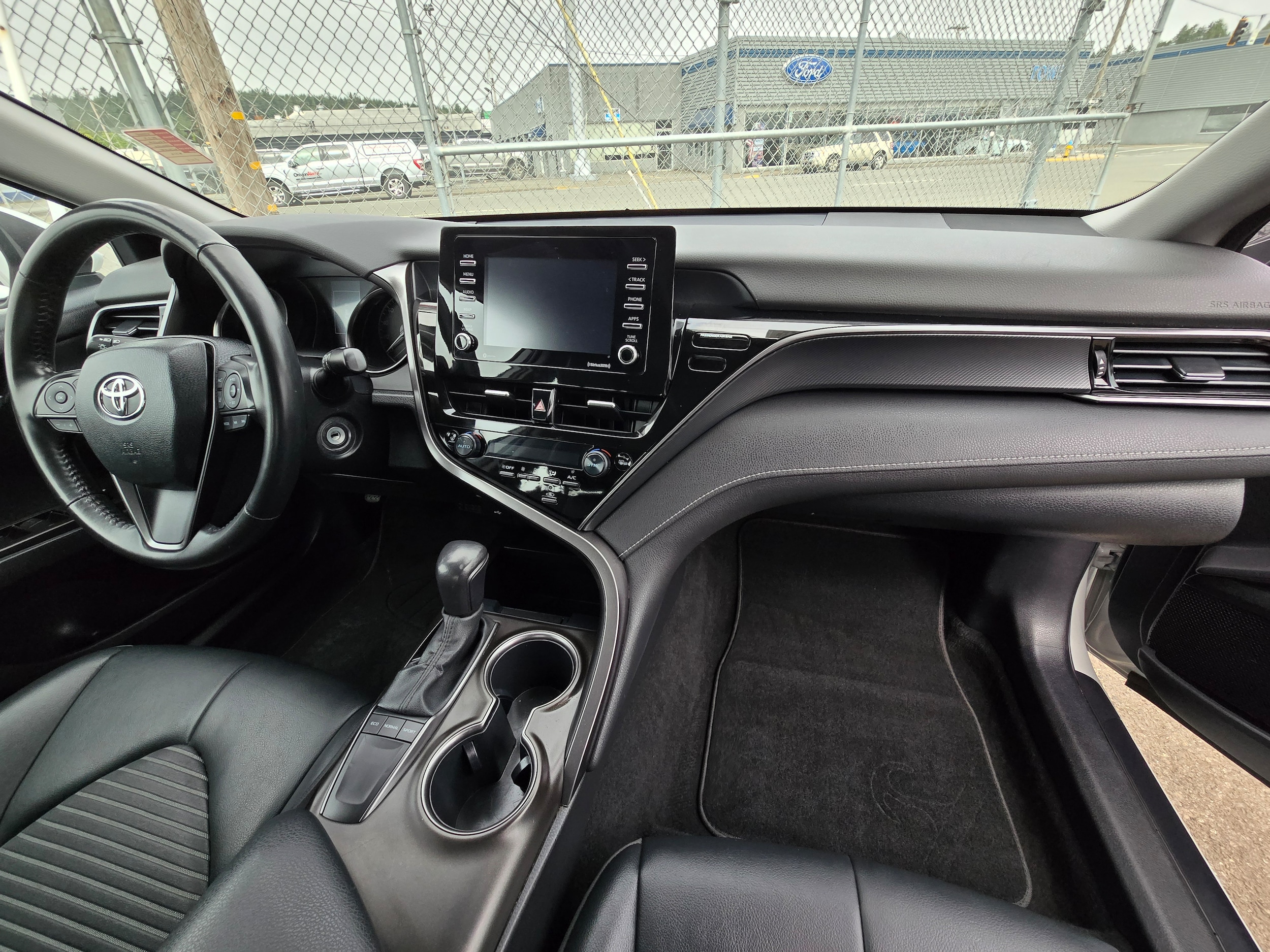 2023 Toyota Camry SE - Photo 12