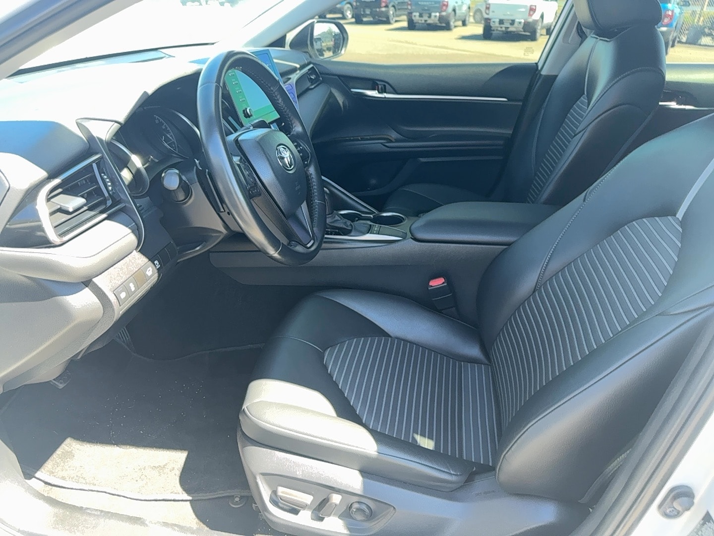 2023 Toyota Camry SE - Photo 14