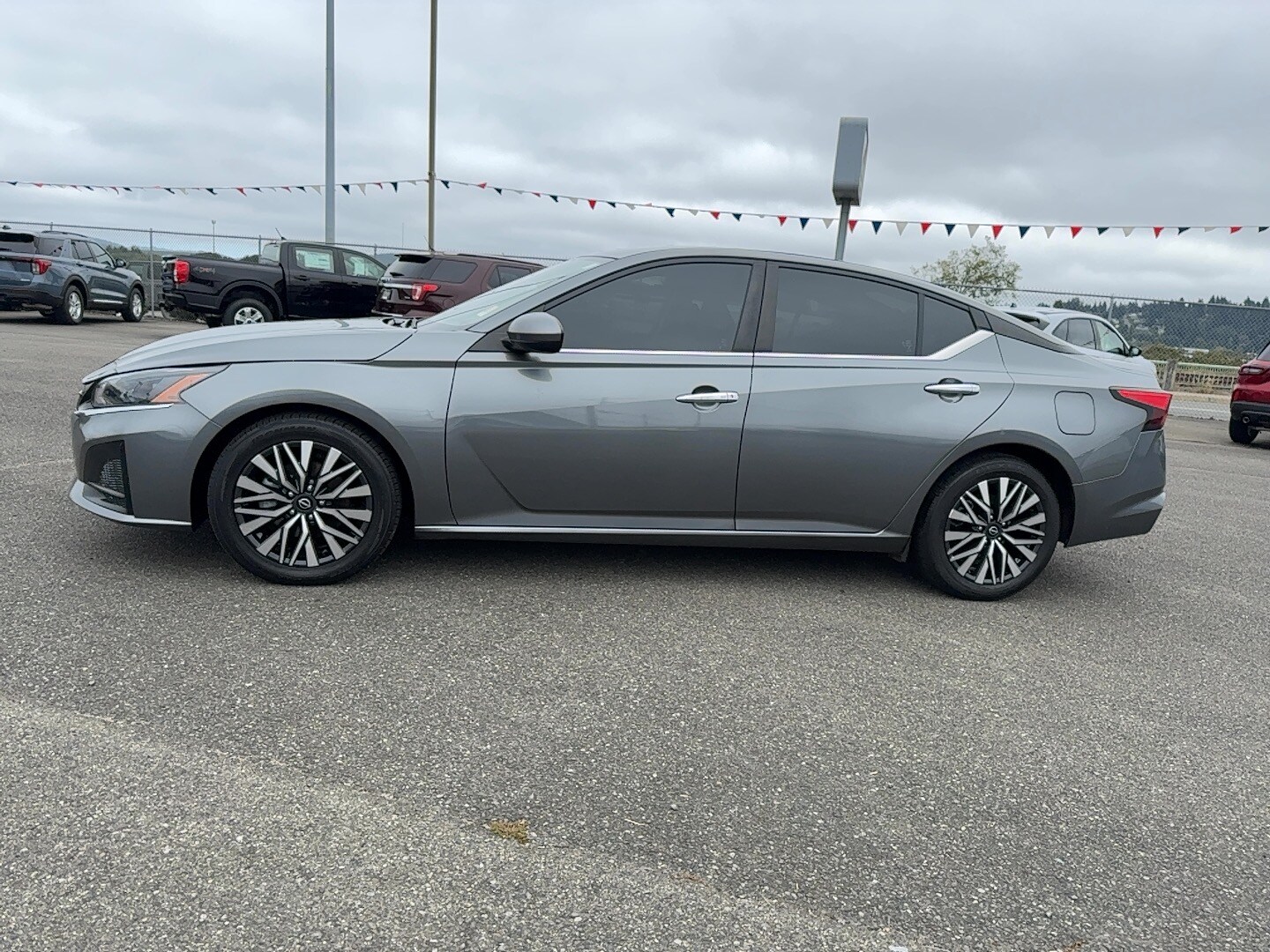 2023 Nissan Altima SV photo 2