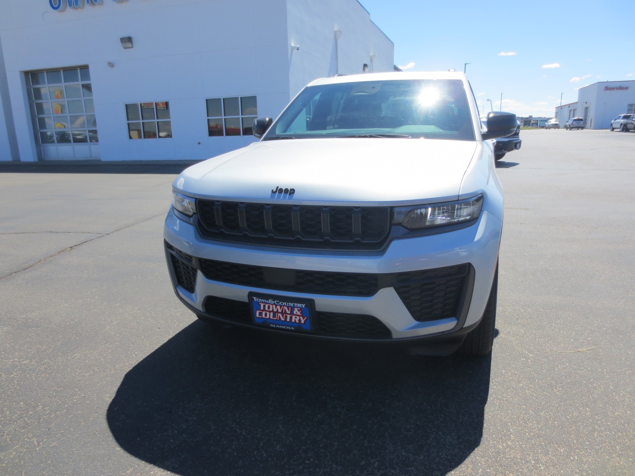 2026 Jeep Grand Cherokee Laredo Altitude 4x4's photo