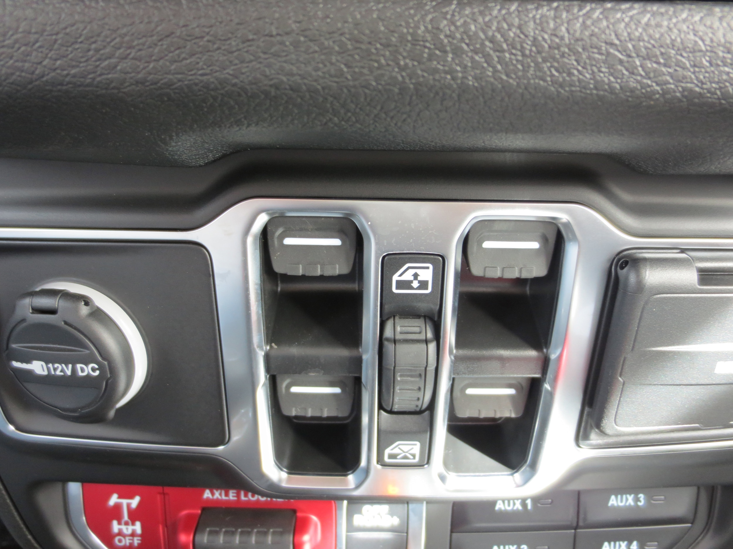 2025 Jeep Wrangler 4-Door Willys - Photo 14
