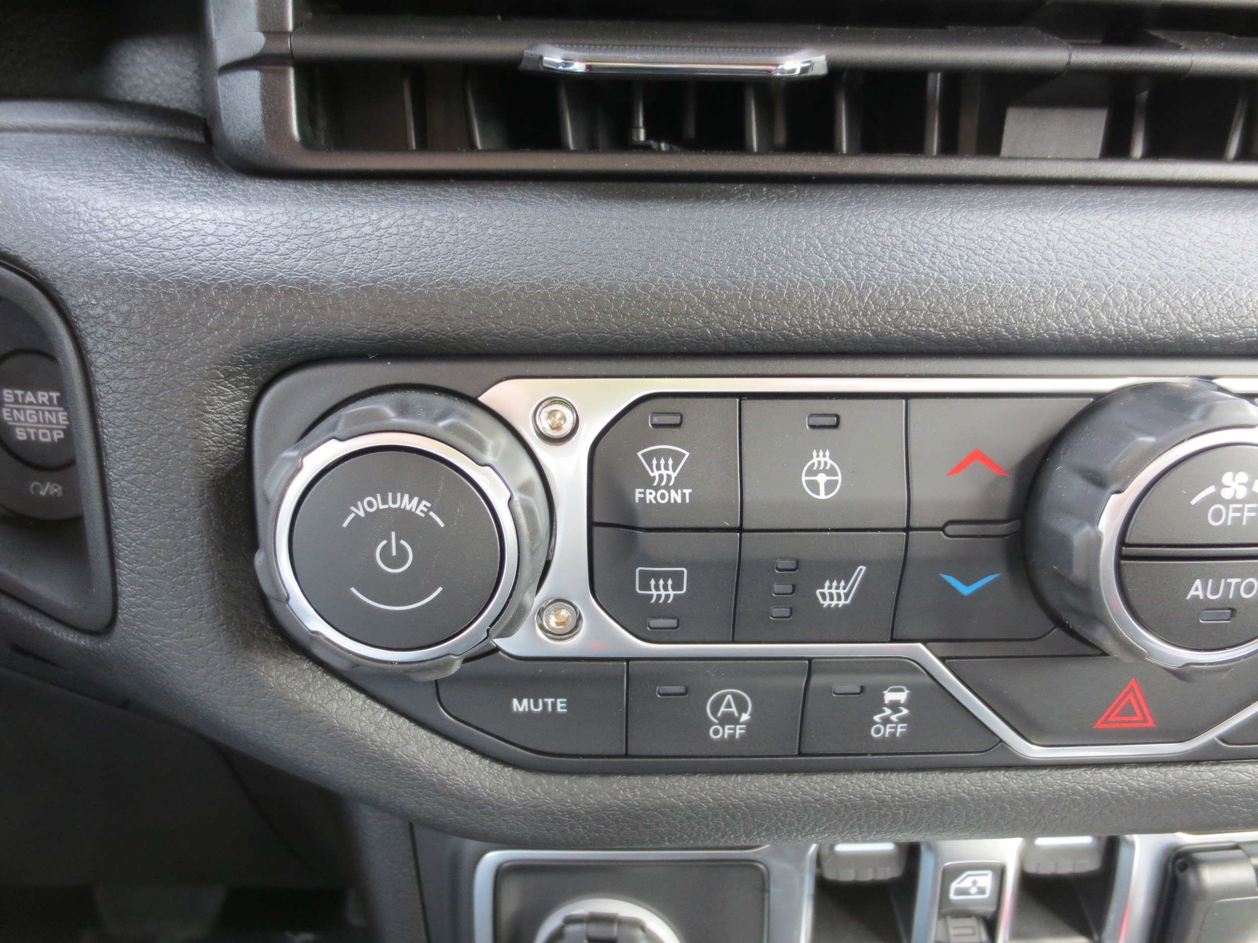 2025 Jeep Wrangler 4-Door Willys - Photo 12