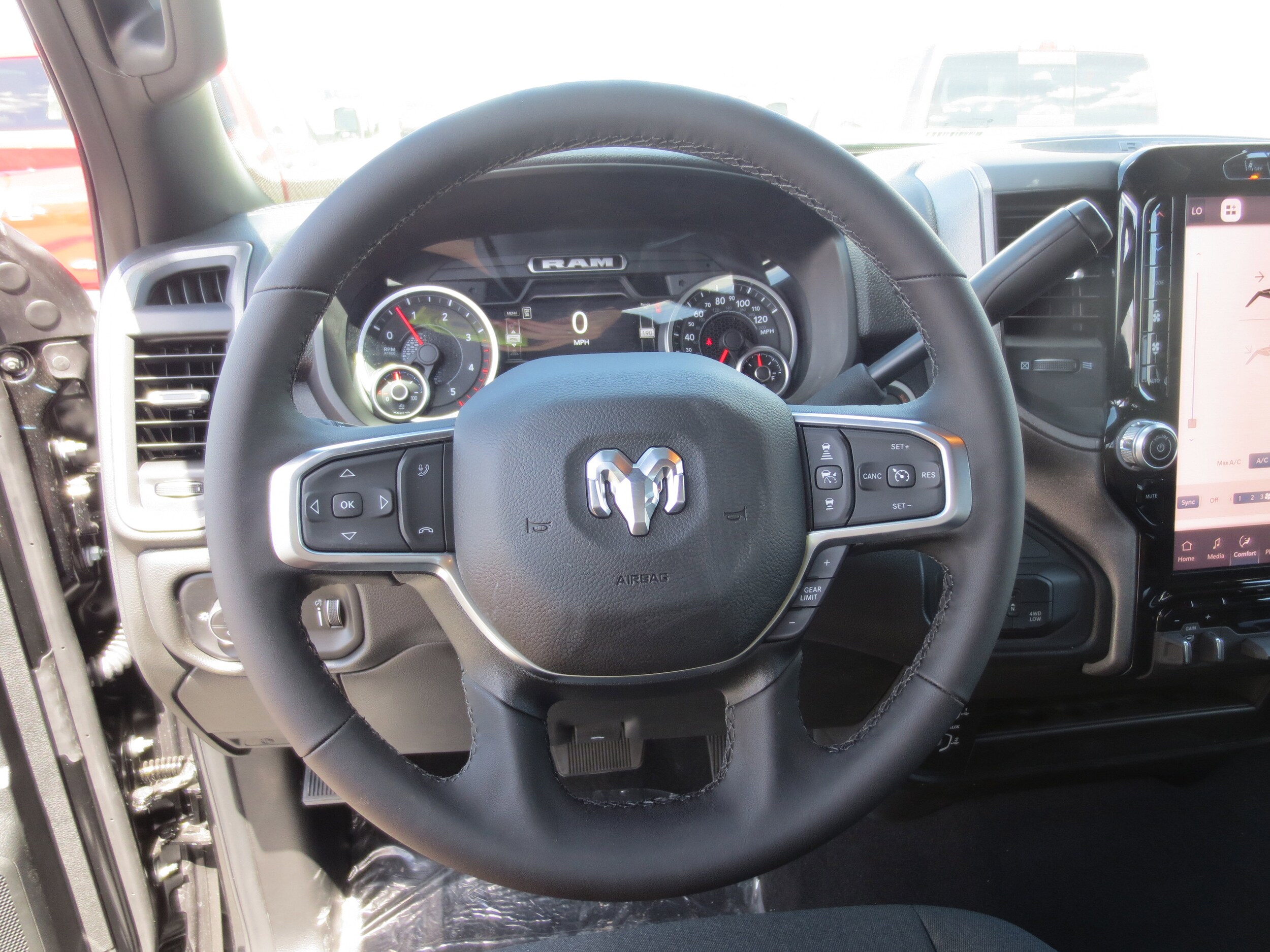 2025 RAM 2500 Tradesman - Photo 6