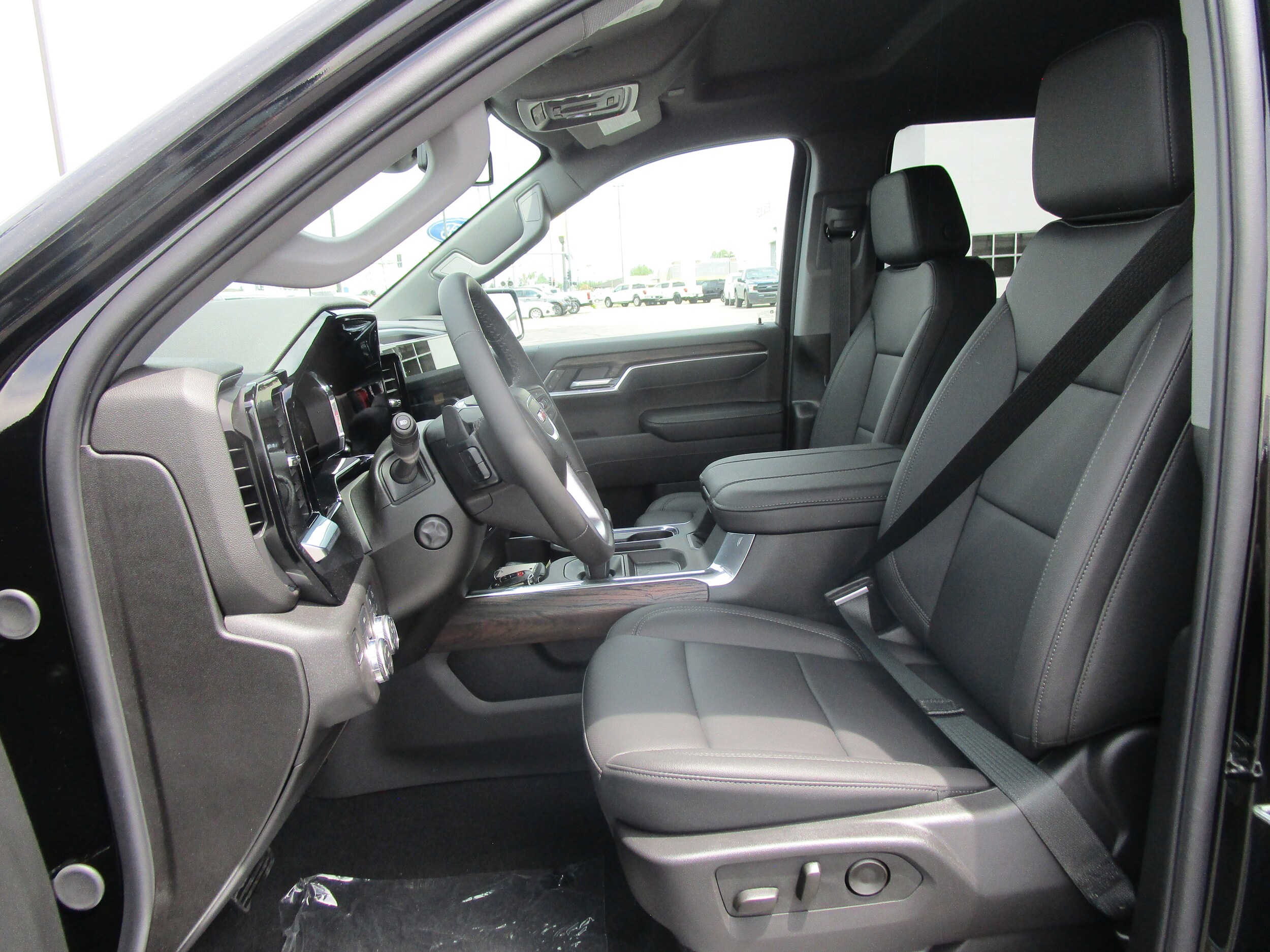 2025 Gmc Sierra 1500 SLT photo 4