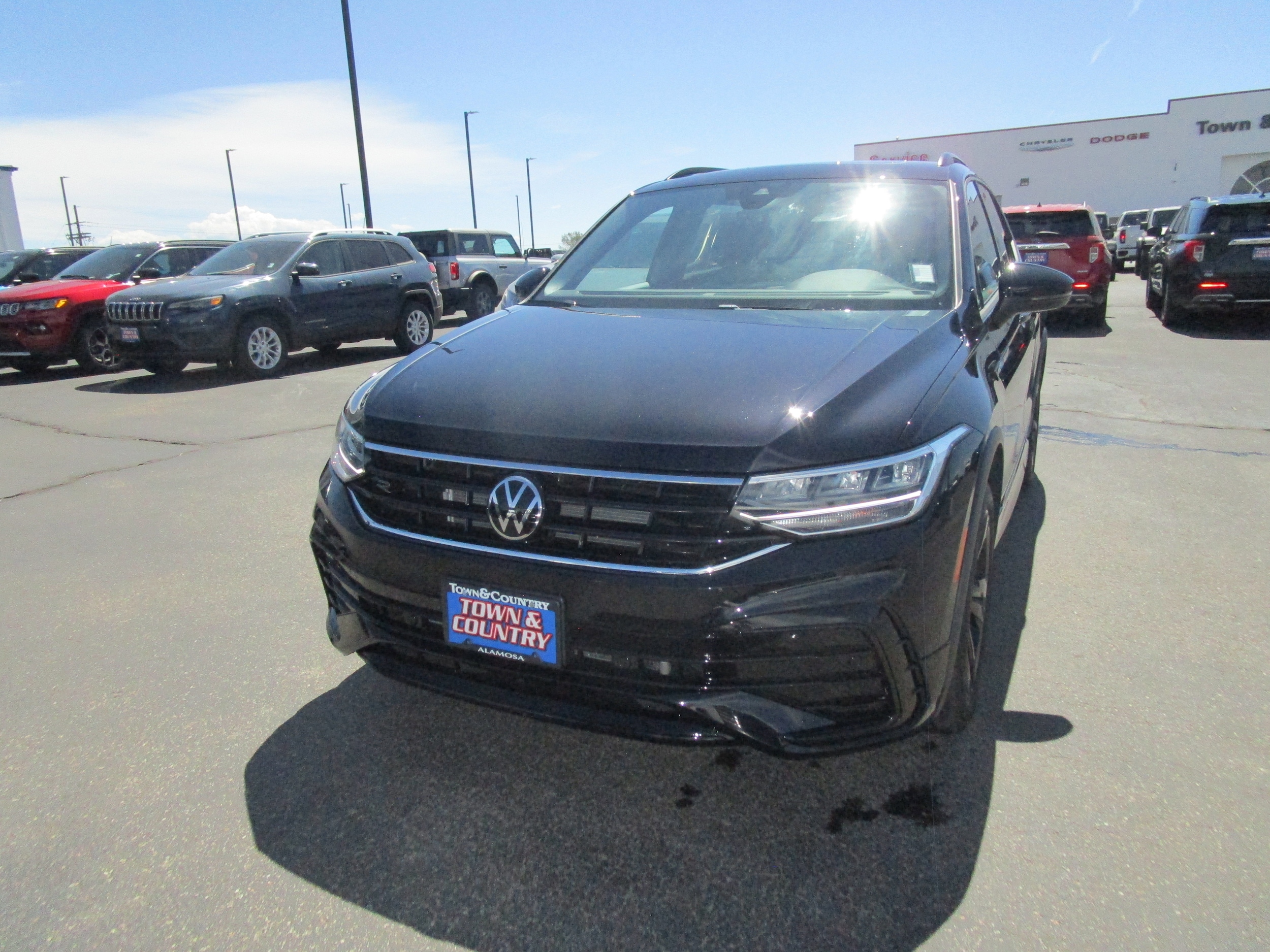 2023 Volkswagen Tiguan 2.0T SE R-Line Black 4Motion's photo