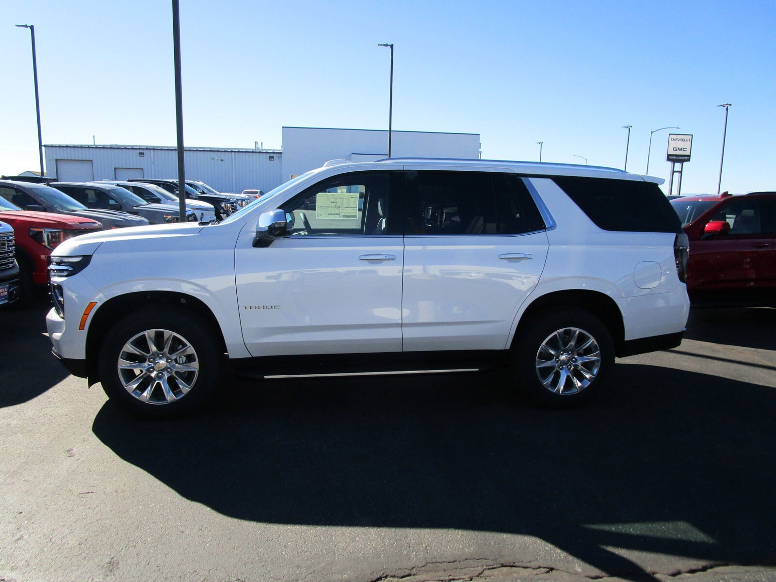 2025 Chevrolet Tahoe Premier photo 2