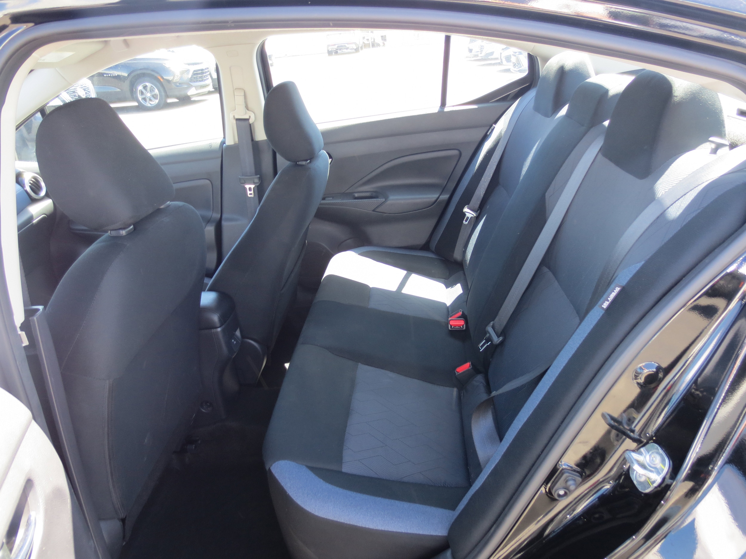 2025 Nissan Versa Sedan SV - Photo 7