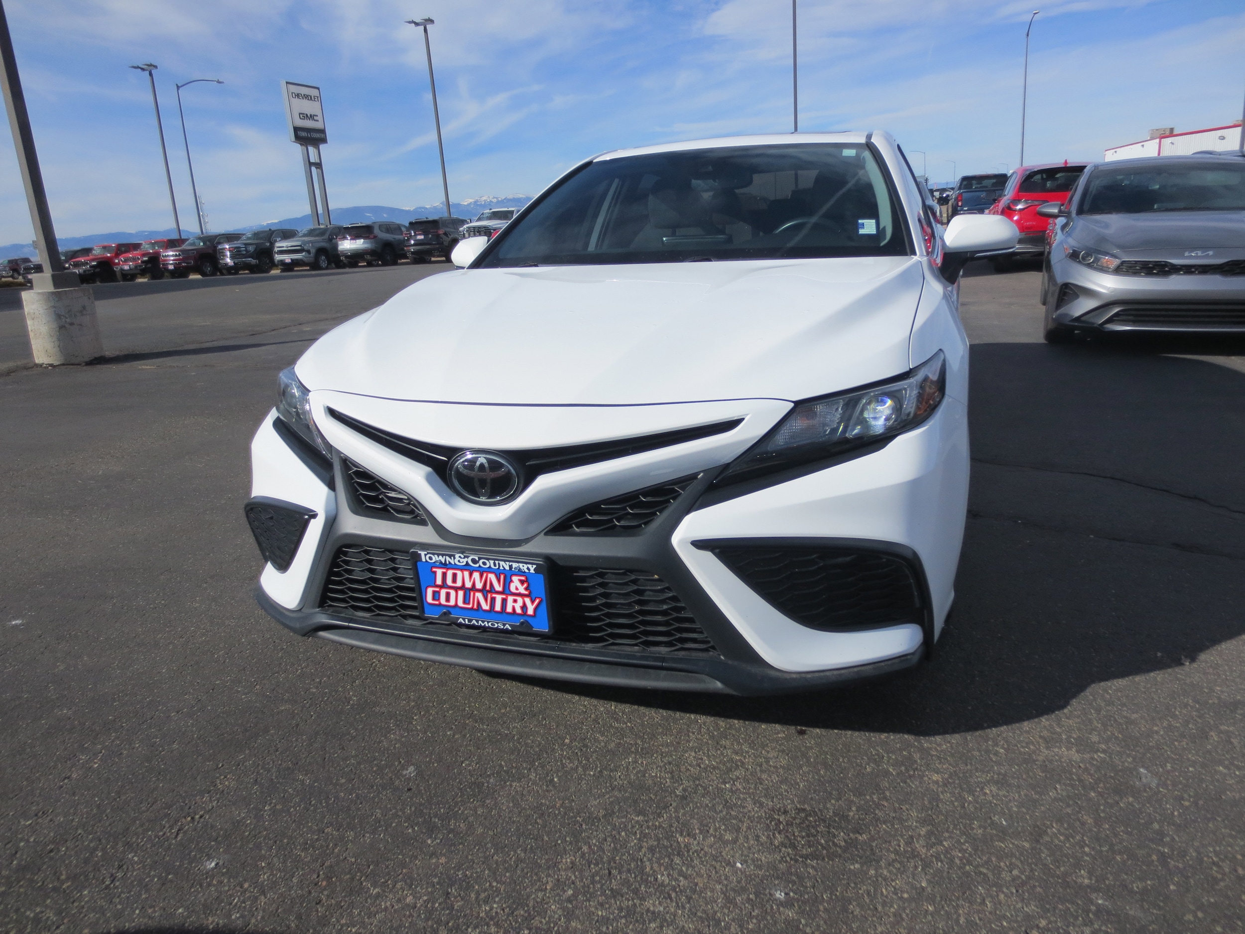 2023 Toyota Camry SE's photo