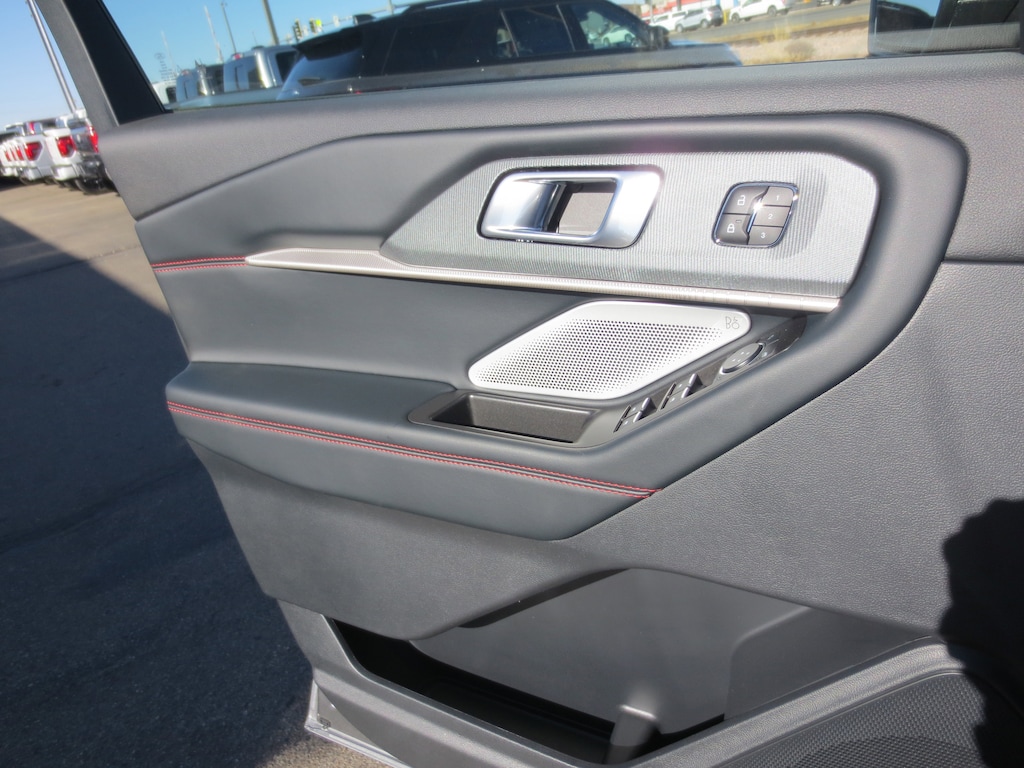 2026 Ford Explorer ST photo 3