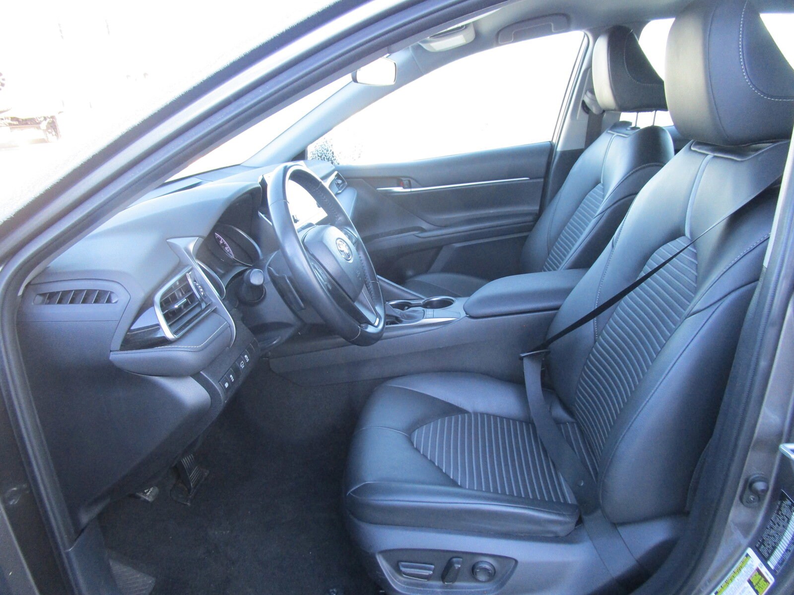 2023 Toyota Camry SE photo 4