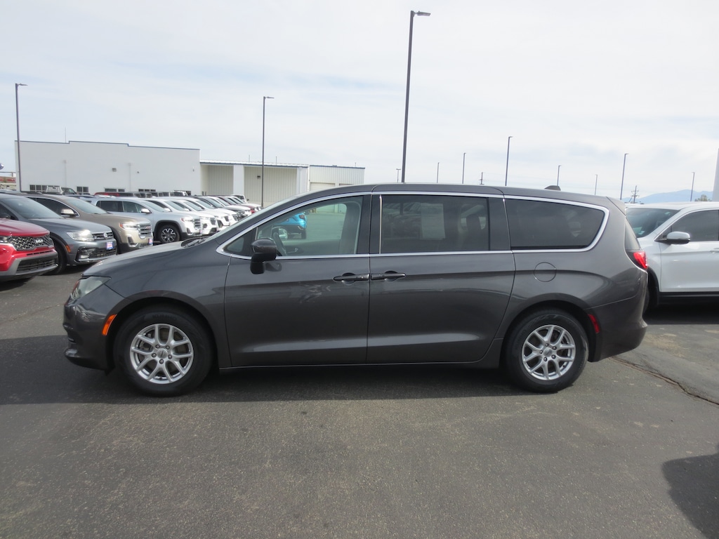 Used 2022 Chrysler Voyager LX LX FWD