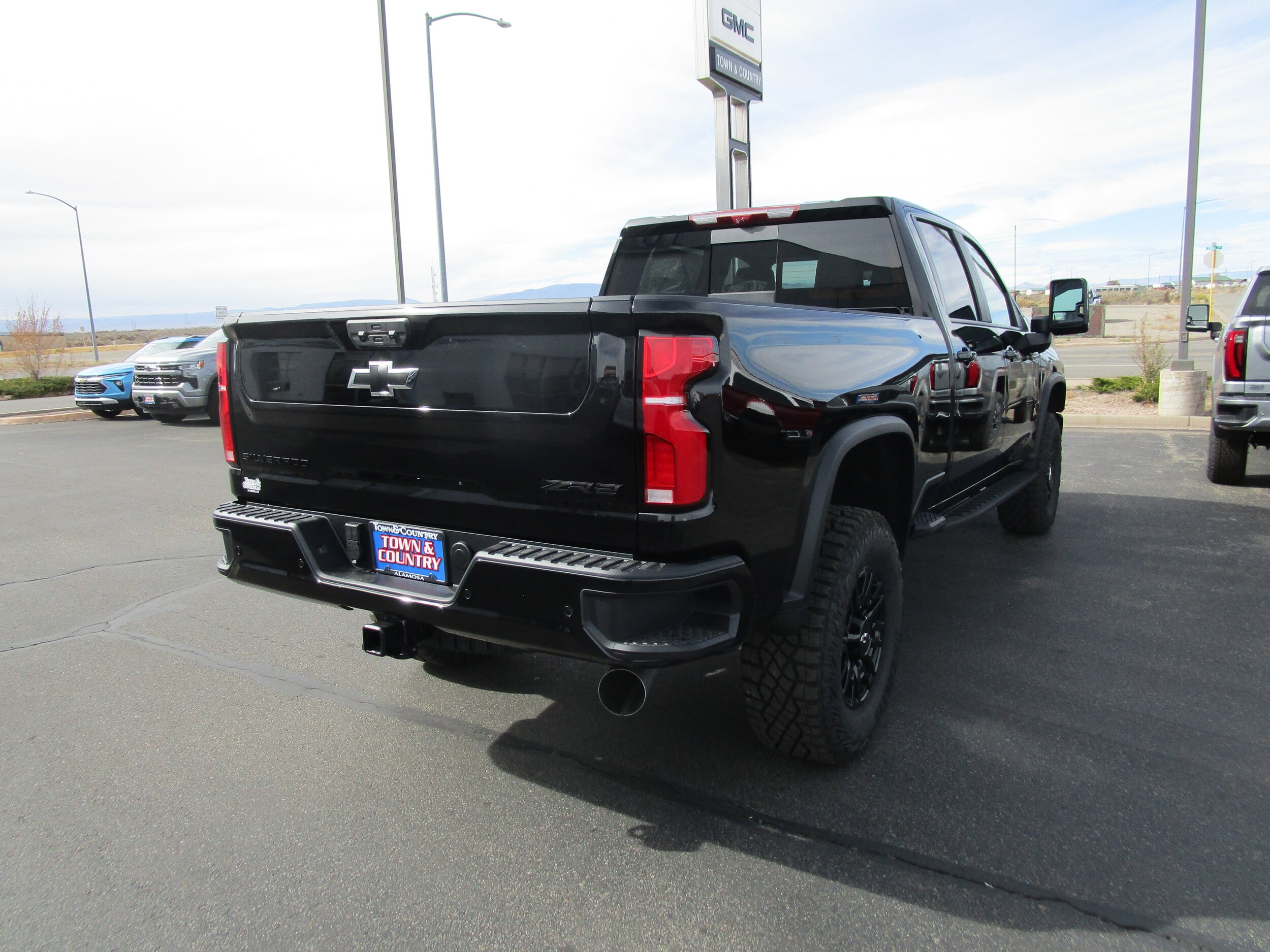 2026 Chevrolet Silverado 2500HD ZR2 photo 3