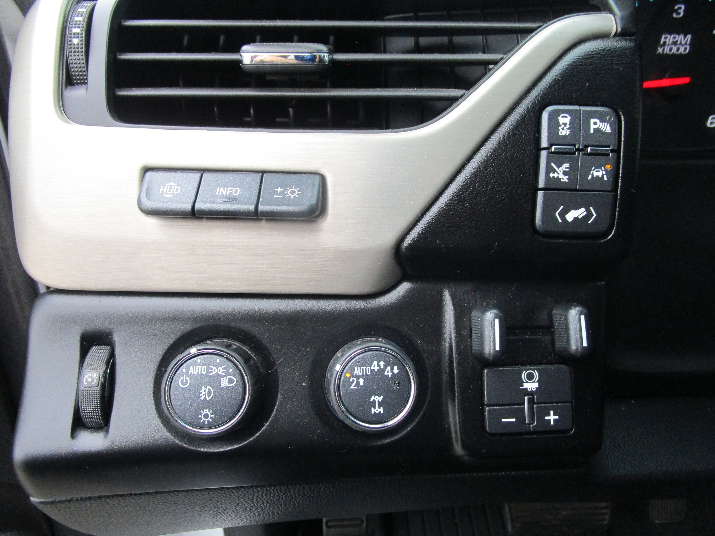 2020 GMC Yukon Denali - Photo 6