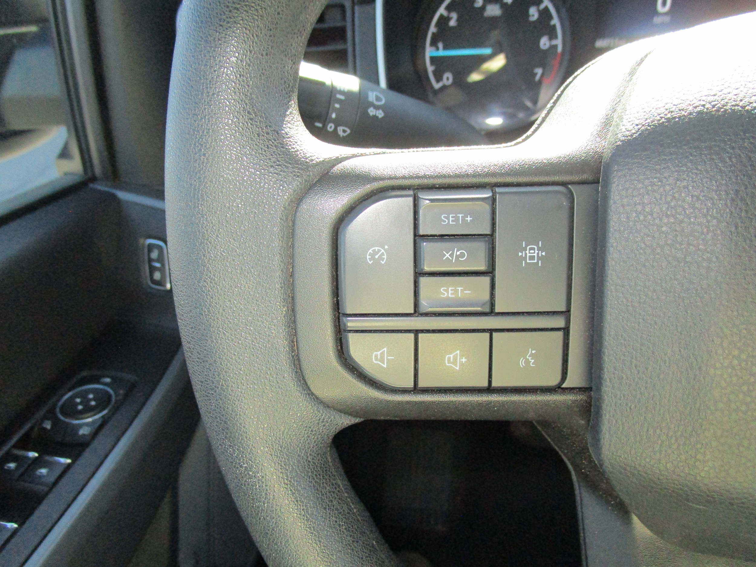 2023 Ford F-150 XLT - Photo 8