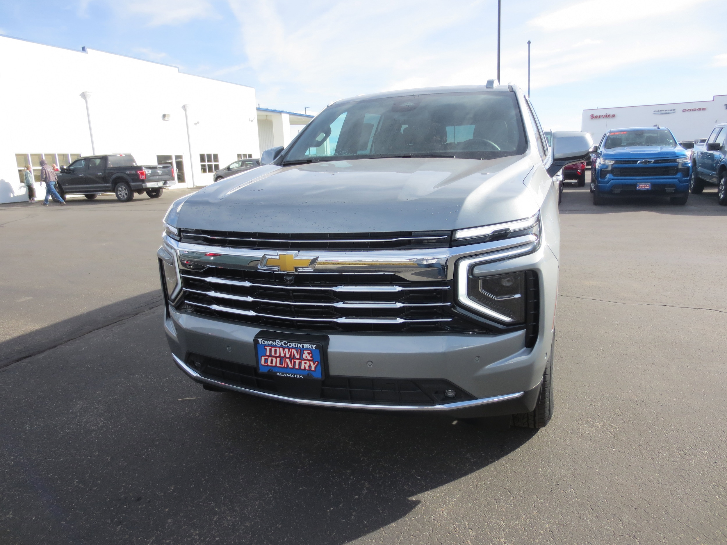 2026 Chevrolet Suburban LT's photo