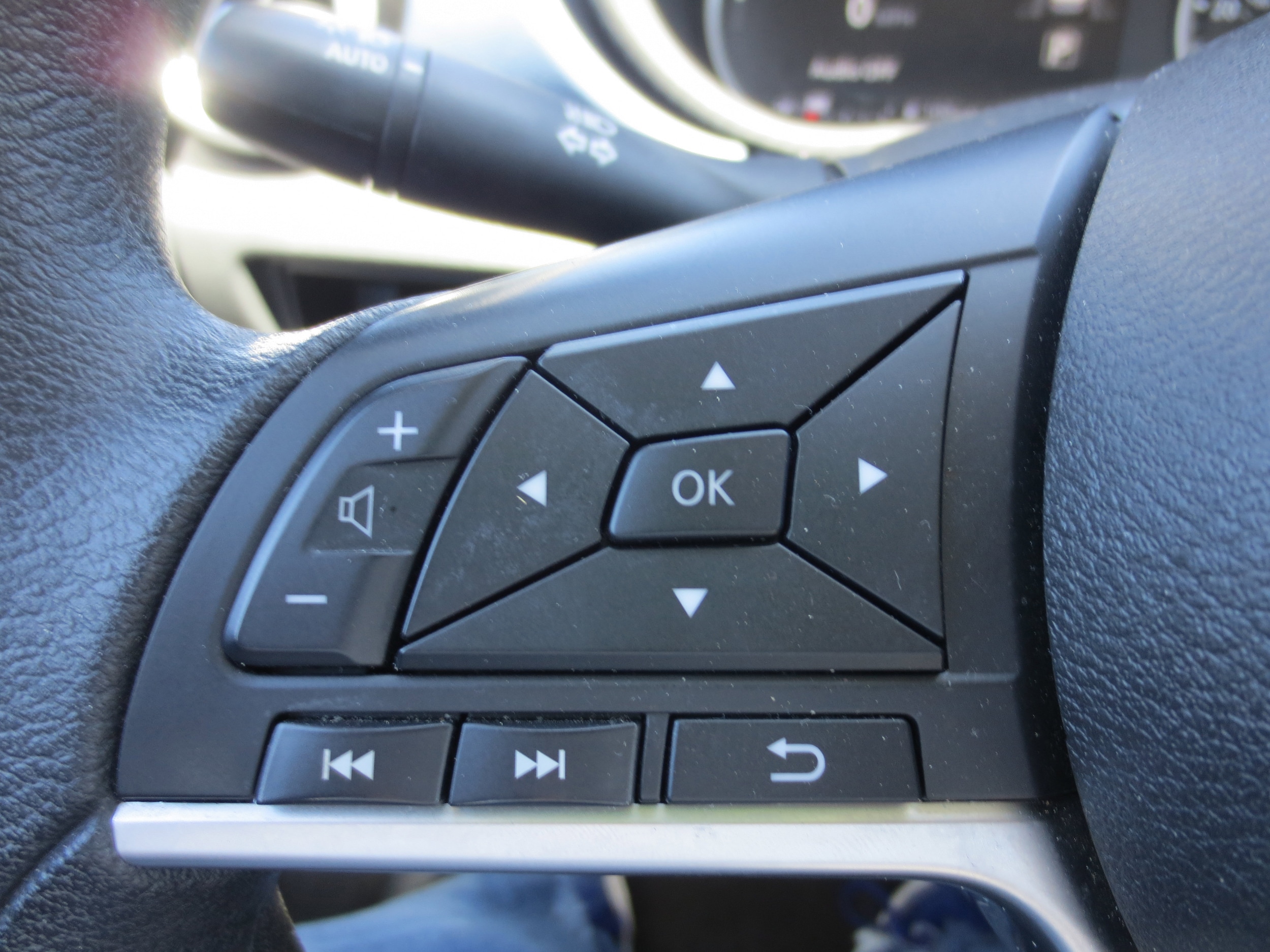 2025 Nissan Versa Sedan SV - Photo 8