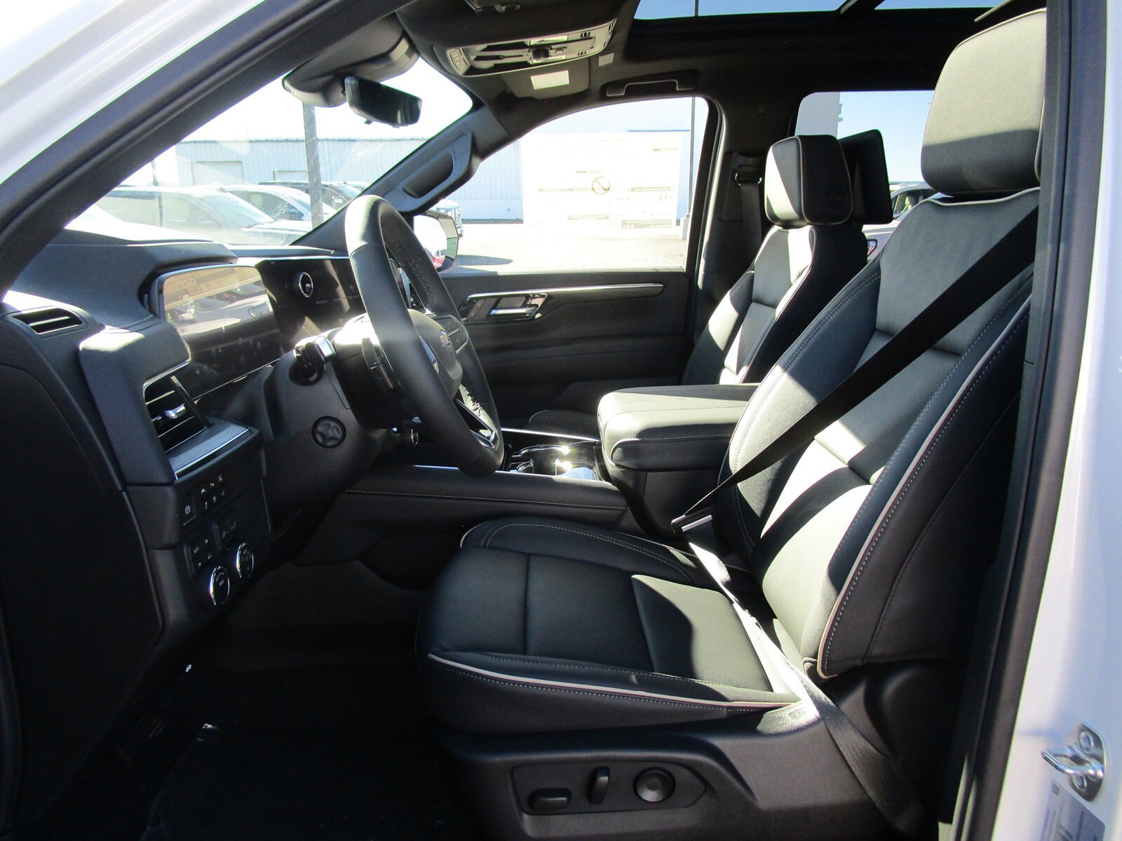 2025 Chevrolet Tahoe Premier photo 4